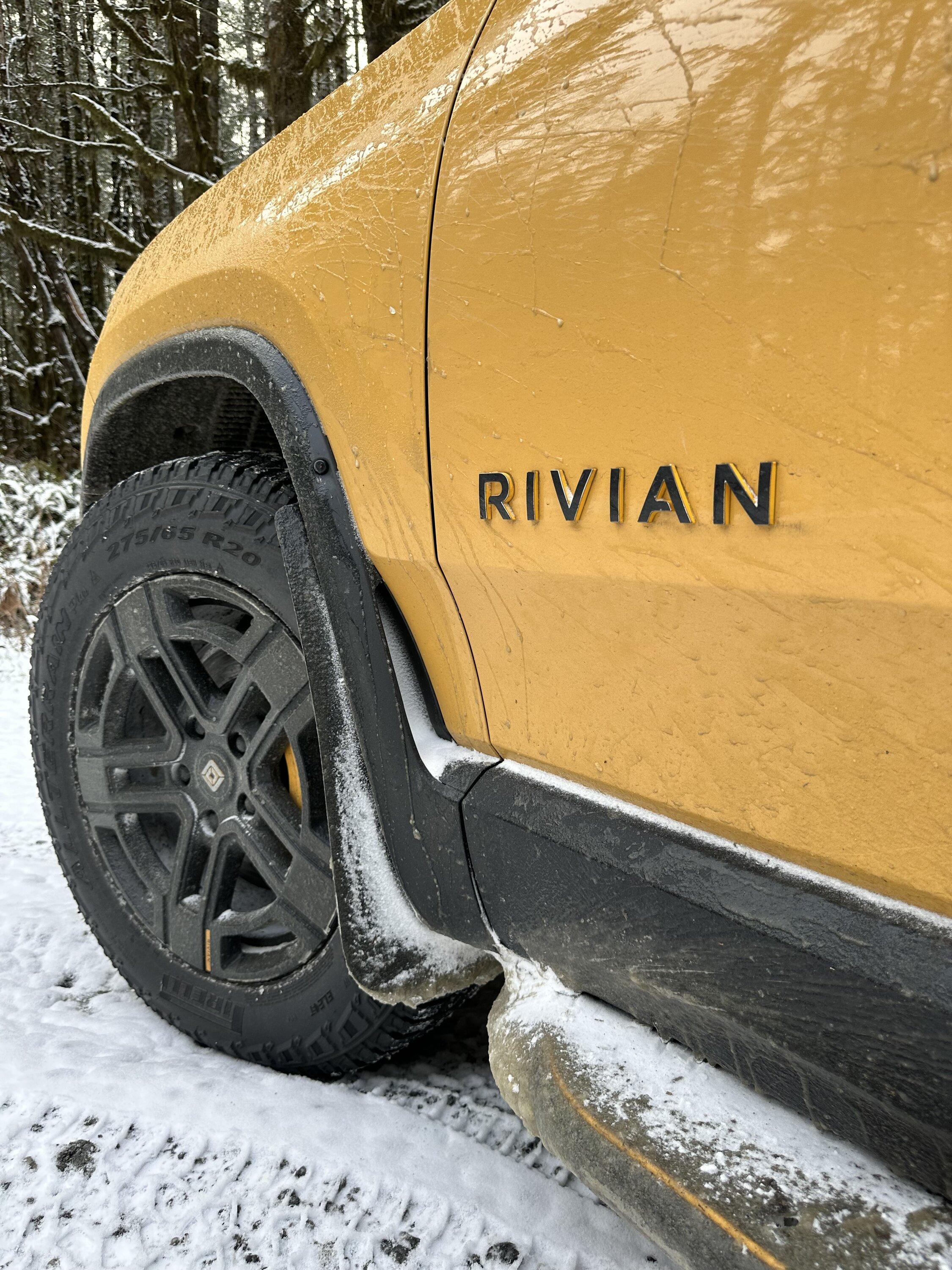 Rivian R1T R1S ? COMPASS YELLOW R1S  Photos IMG_2222