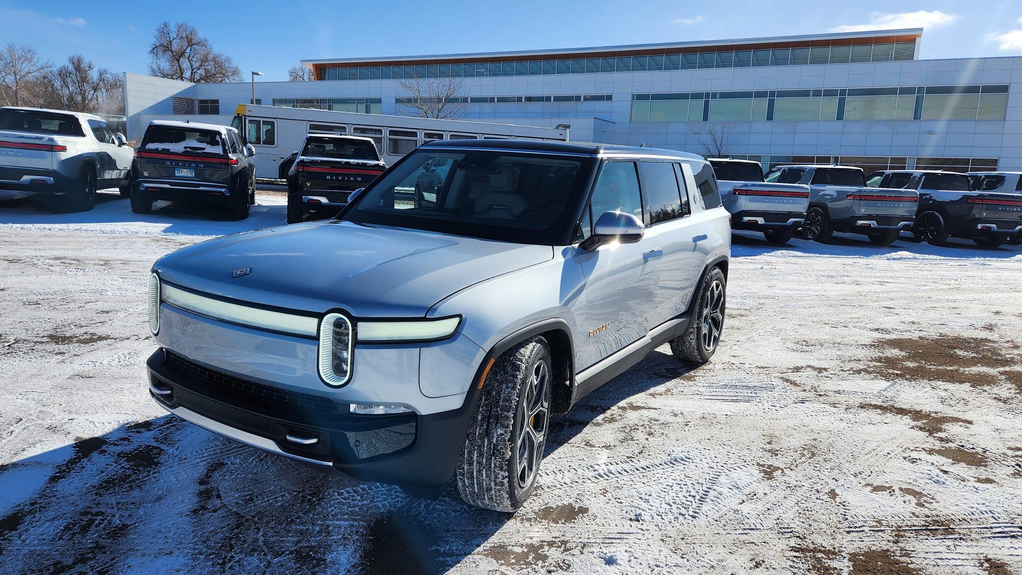 Rivian R1T R1S My R1S delivery adventure. Delivered 1/13/2024 (R2 and R3 vids inside!) 419456543_10227466676226623_2758531289865056459_n