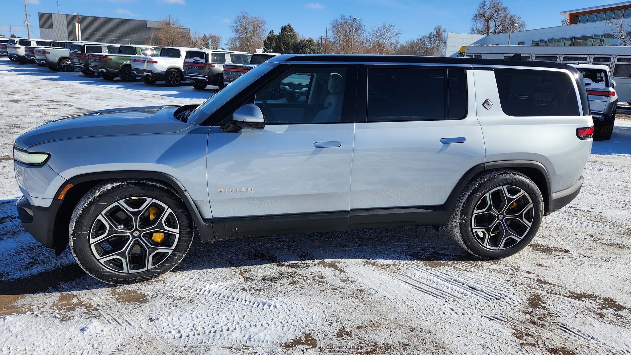 Rivian R1T R1S My R1S delivery adventure. Delivered 1/13/2024 (R2 and R3 vids inside!) 419473259_10227466677786662_405243484925623421_n
