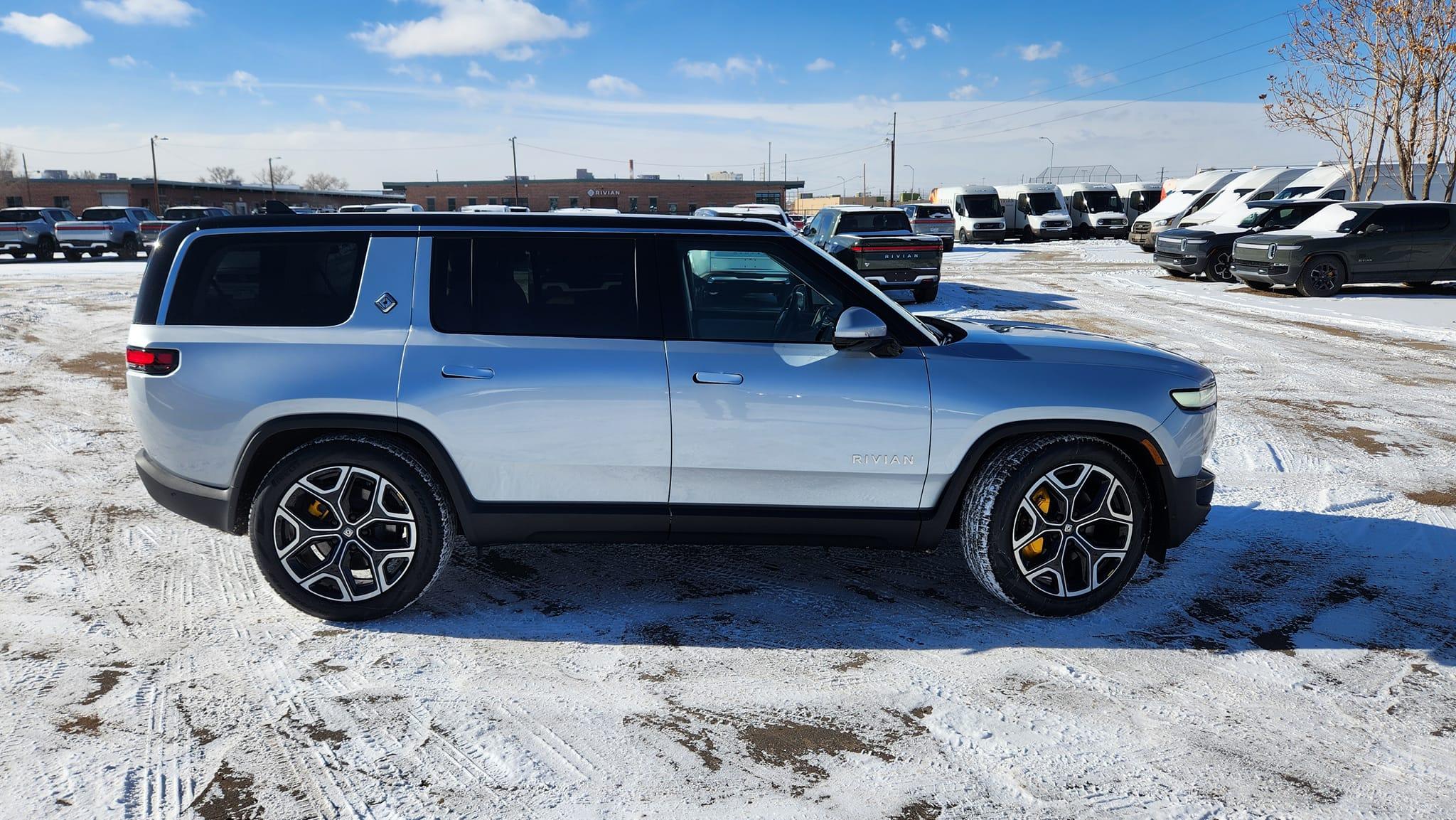 Rivian R1T R1S My R1S delivery adventure. Delivered 1/13/2024 (R2 and R3 vids inside!) 419480240_10227466677186647_5200672849414012578_n