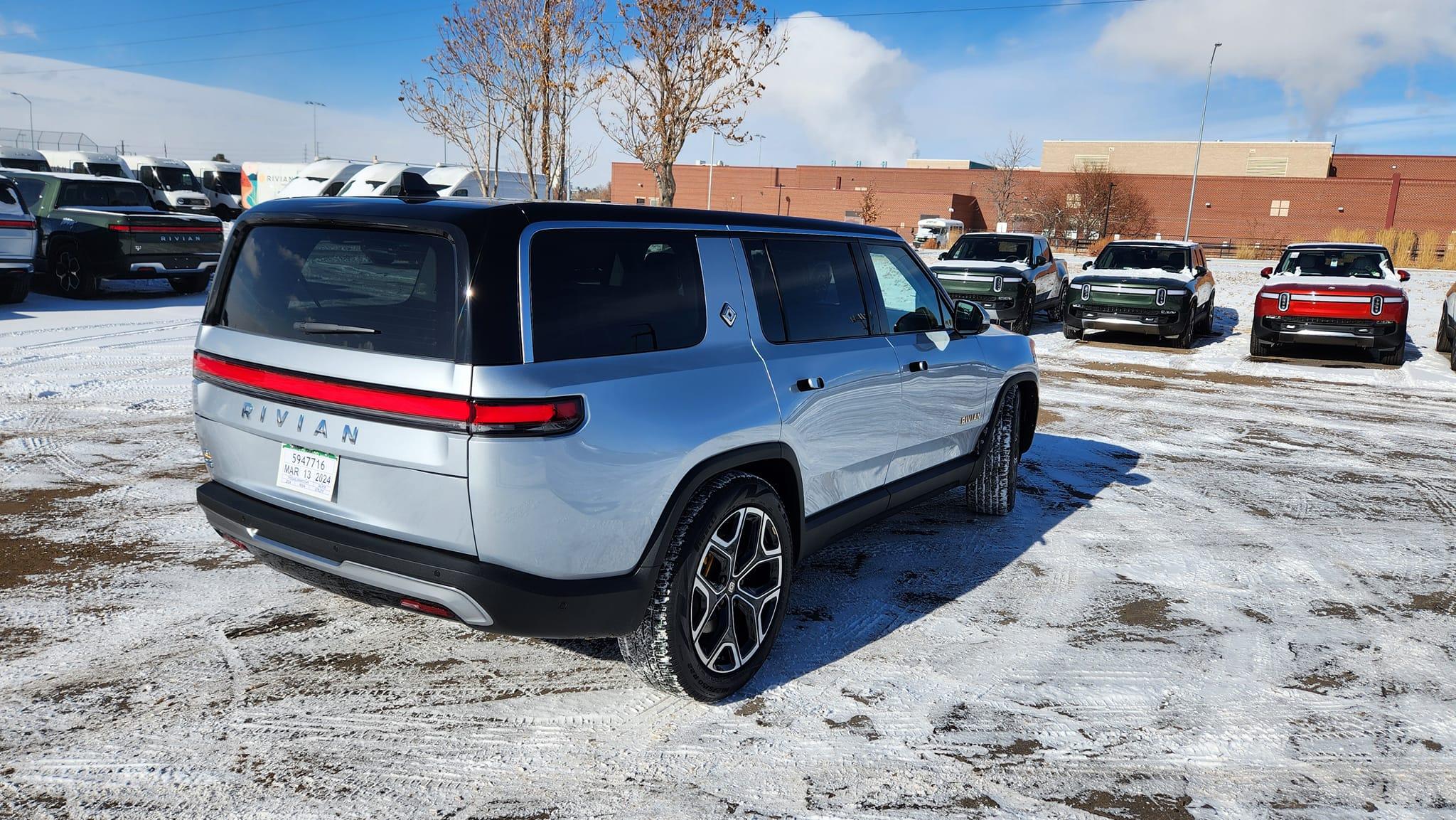Rivian R1T R1S My R1S delivery adventure. Delivered 1/13/2024 (R2 and R3 vids inside!) 419690215_10227466677466654_5631250564736042048_n