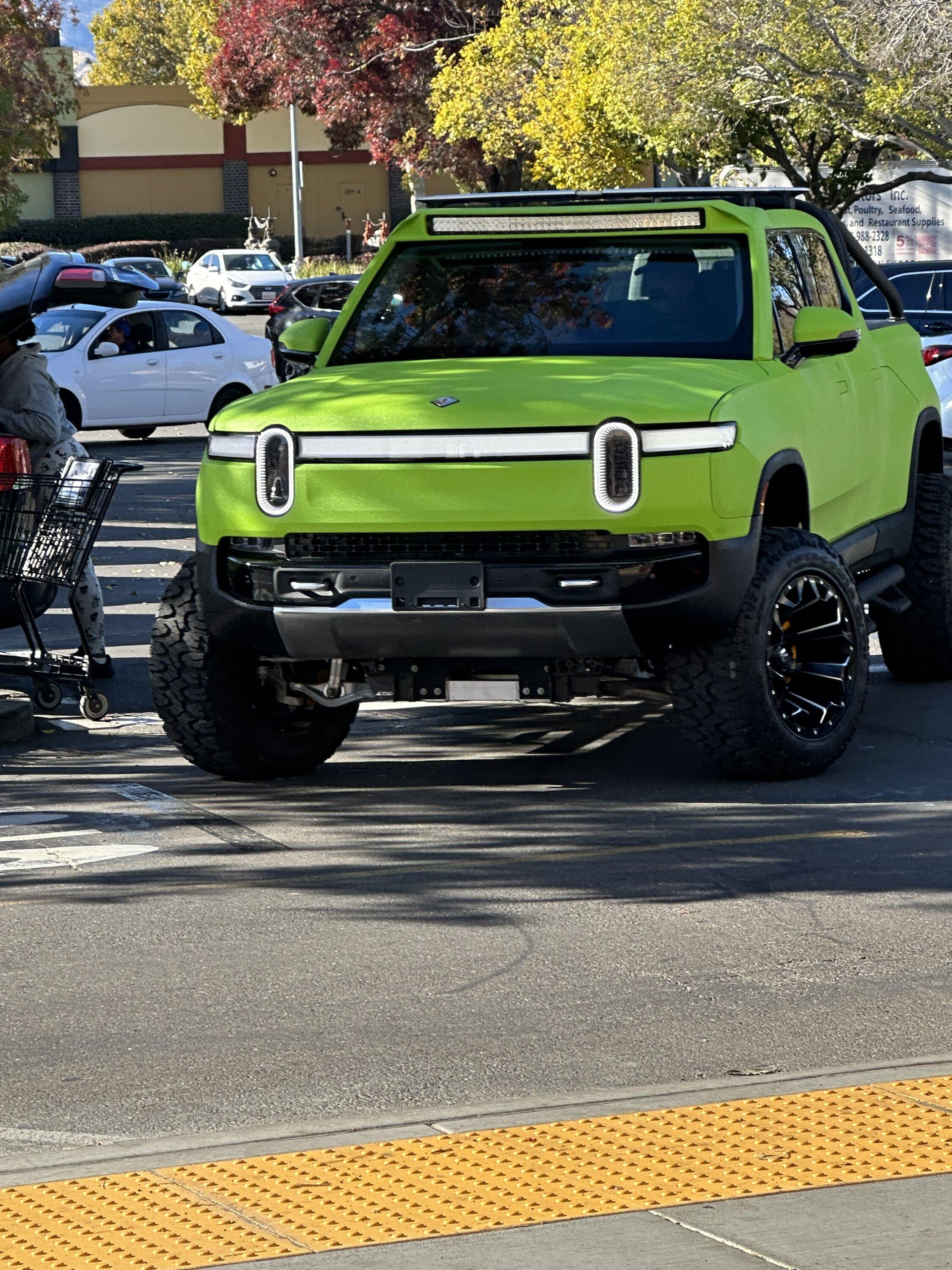 Rivian R1T R1S Nirvana spotted in The OC IMG_4652