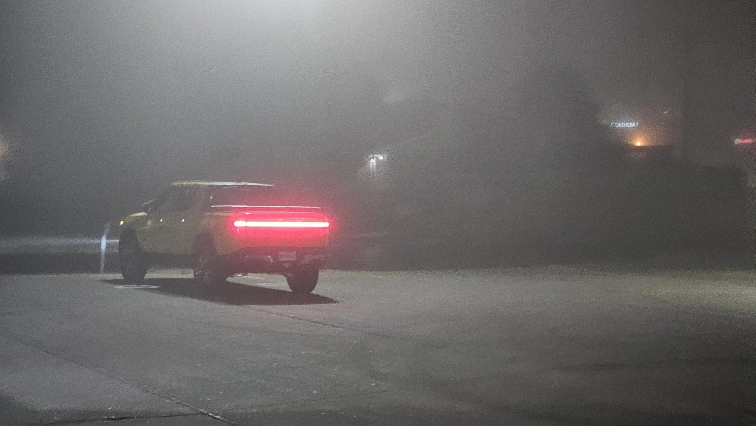 Rivian R1T R1S ? COMPASS YELLOW R1S  Photos 20231221_044950