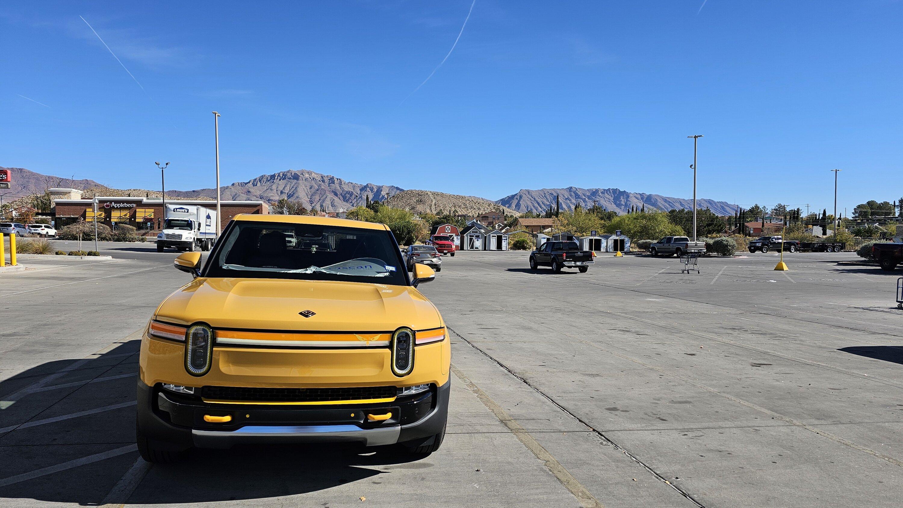 Rivian R1T R1S ? COMPASS YELLOW R1S  Photos 20231210_124319