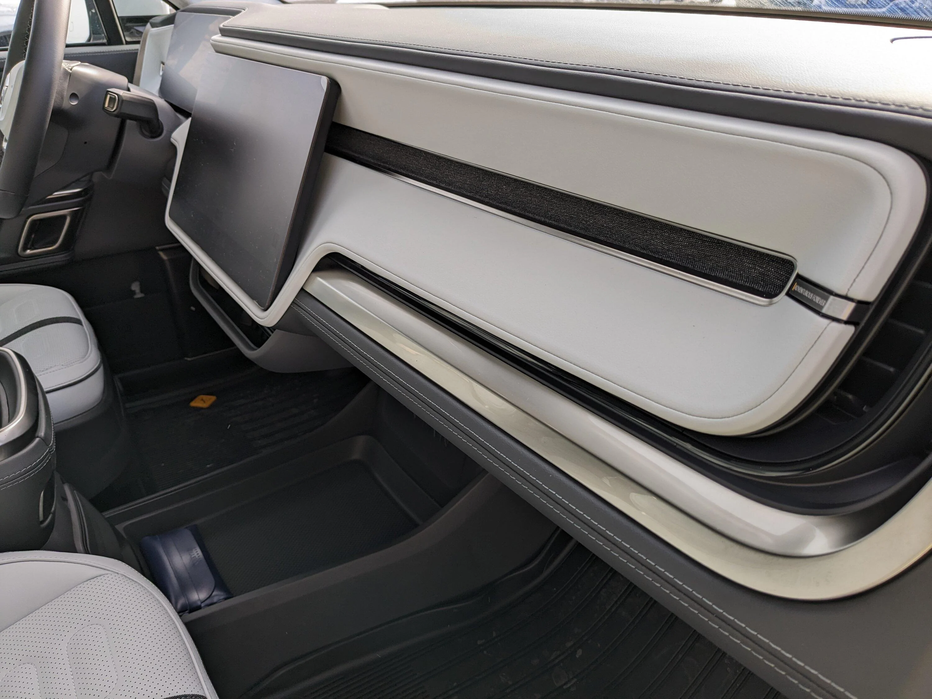 Rivian R1T R1S Full Ocean Coast Interior Photos (without wood trim) PXL_20240113_160001266