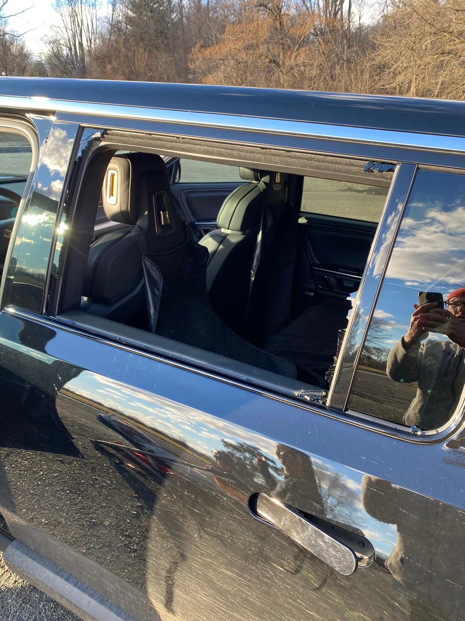 Rivian R1T R1S Rivian BREAK IN caught on gear guard camera video 1705609370463