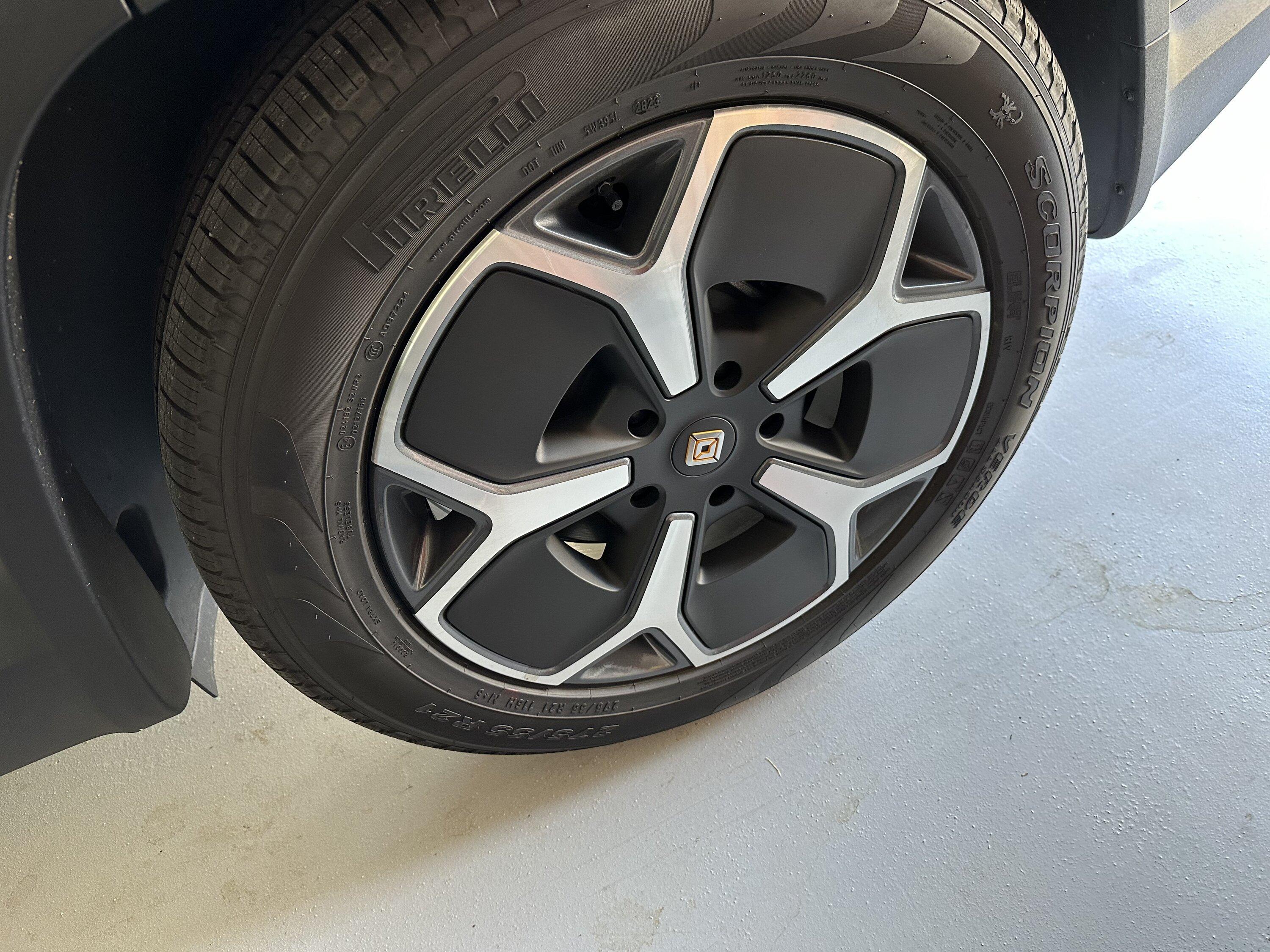 Rivian R1T R1S 2024 R1S Max Pack Performance IMG_7138