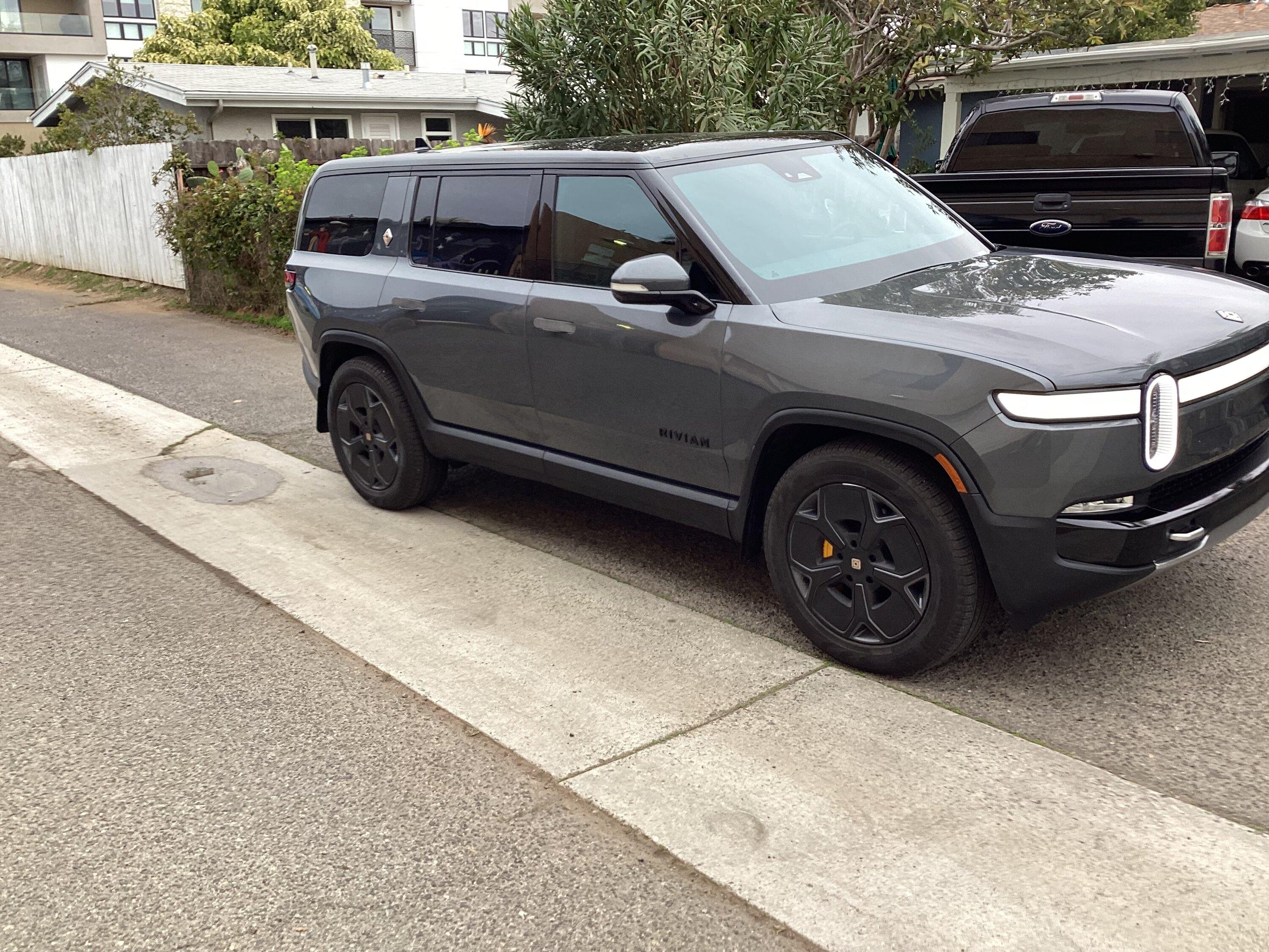 Rivian R1T R1S Anyone remove the chrome trim on the R1S? IMG_0010
