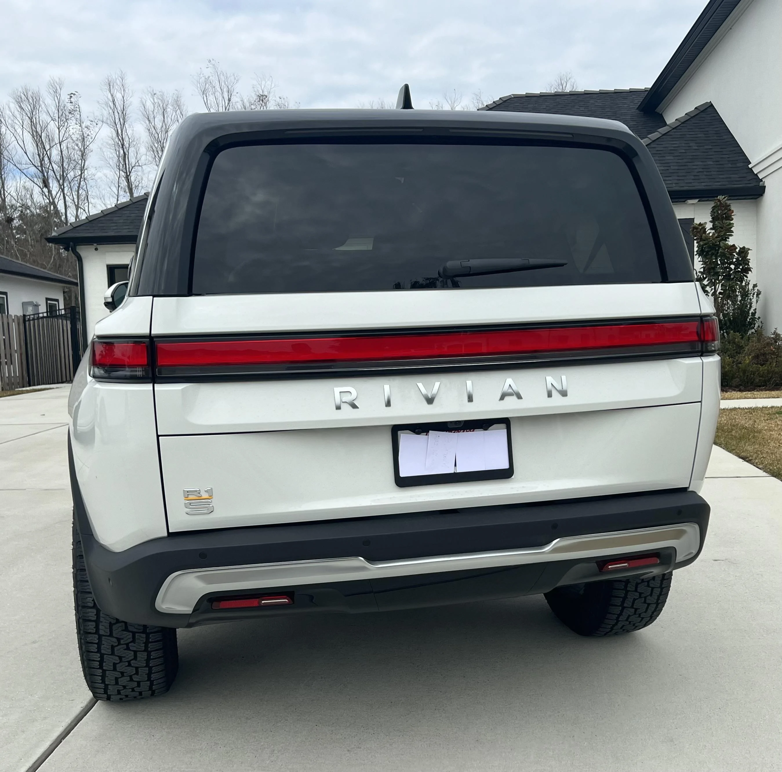 Rivian R1T R1S 2023 R1S $81,900 IMG_3025