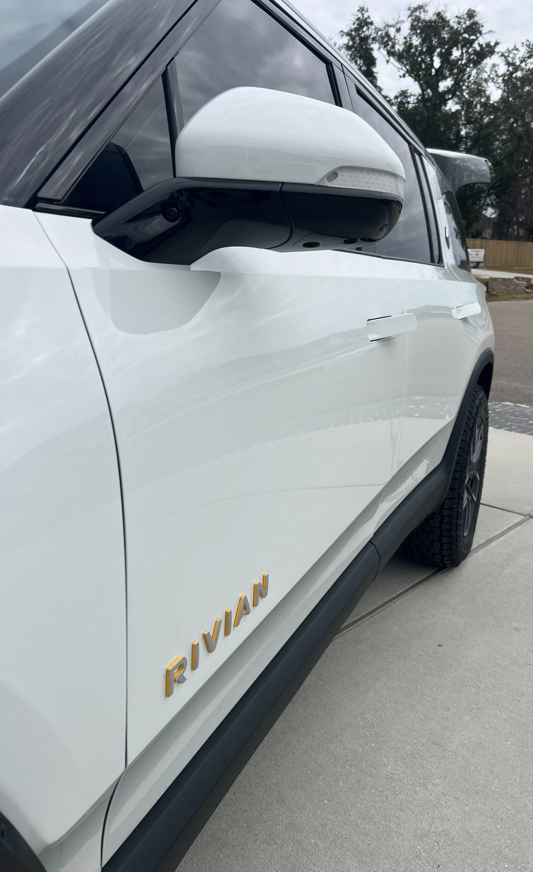Rivian R1T R1S 2023 R1S $81,900 IMG_3031