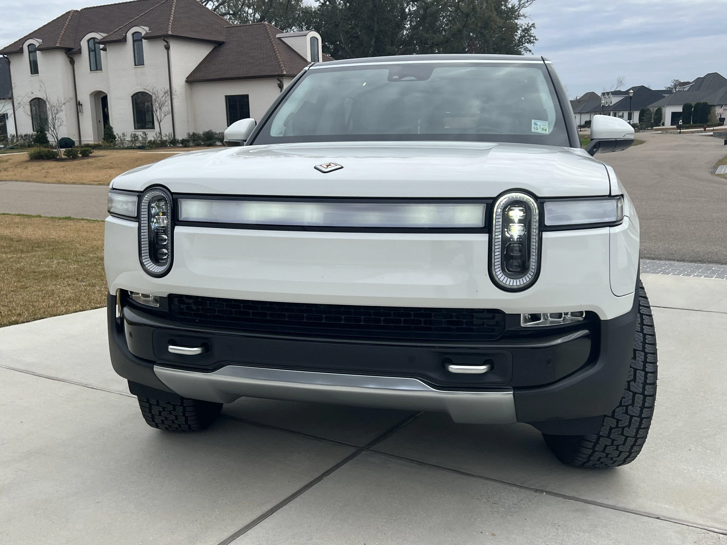 Rivian R1T R1S 2023 R1S $81,900 IMG_3036