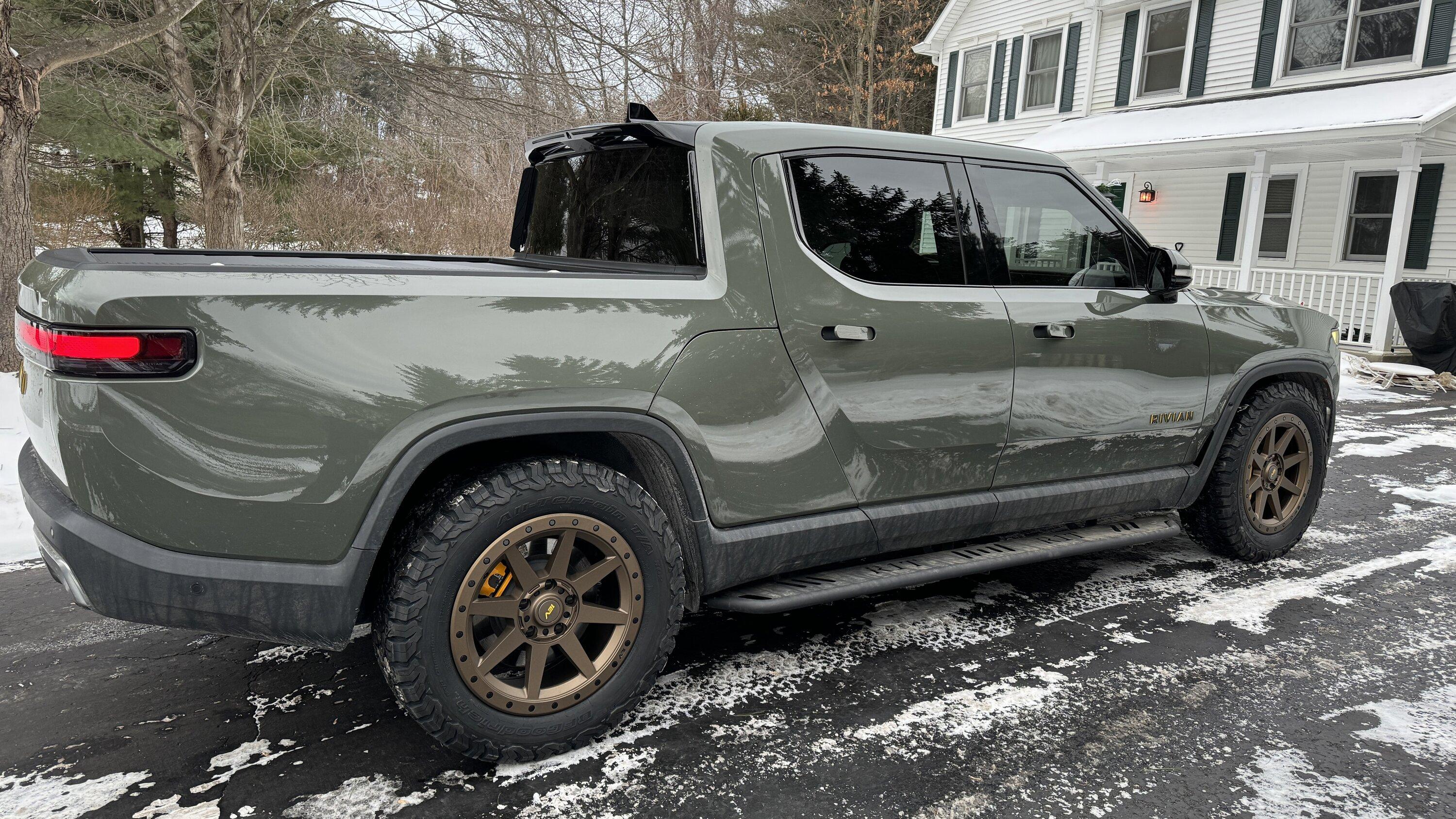 Rivian R1T R1S Switched from 22" Darks to 20" EV1 R800 Wheels (bronze) + KO2 275/60 Tires IMG_0480