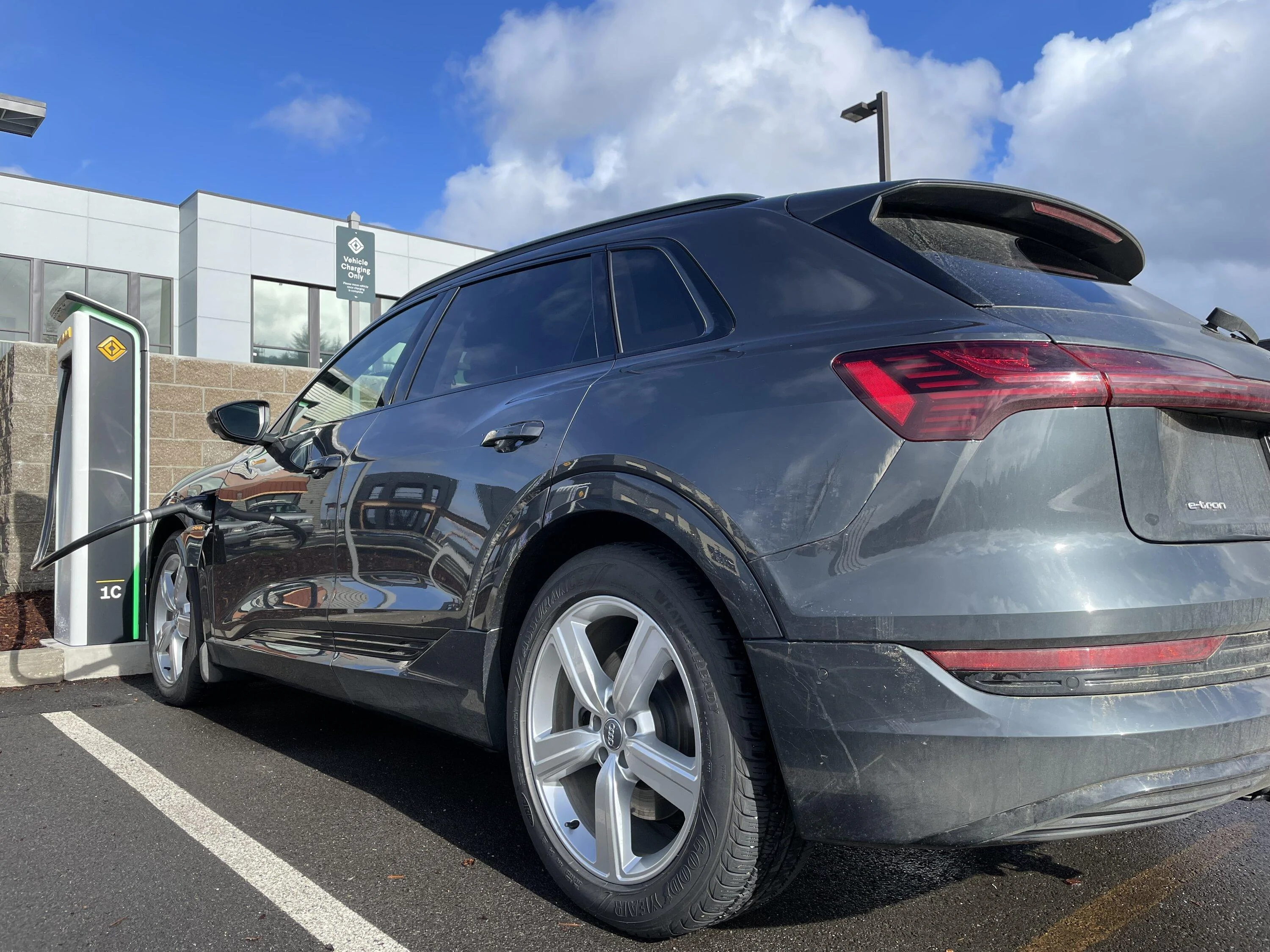 Rivian R1T R1S ? No Surprise, but Non-Rivians won't charge at RAN's IMG_6022