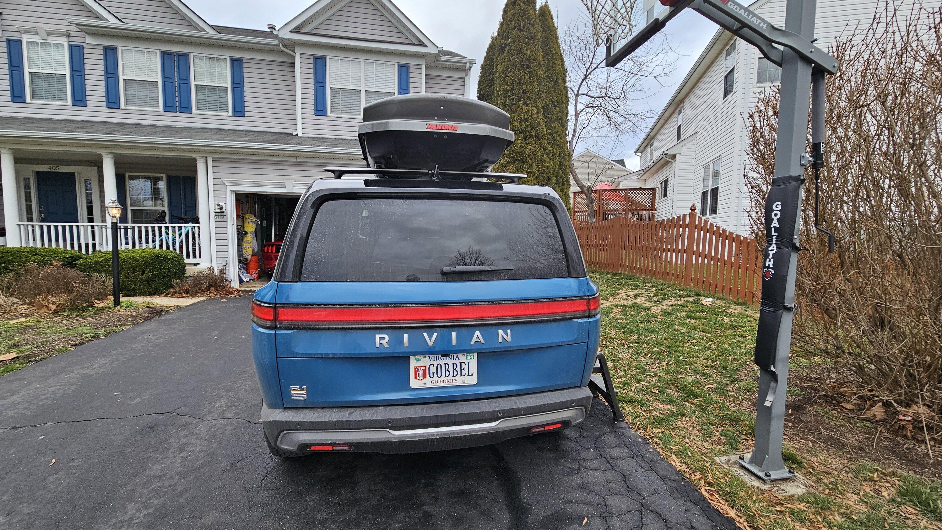 Rivian R1T R1S Yakima SkyBox LoPro 15 Cargo Box fits on R1S cross bars 1000012433