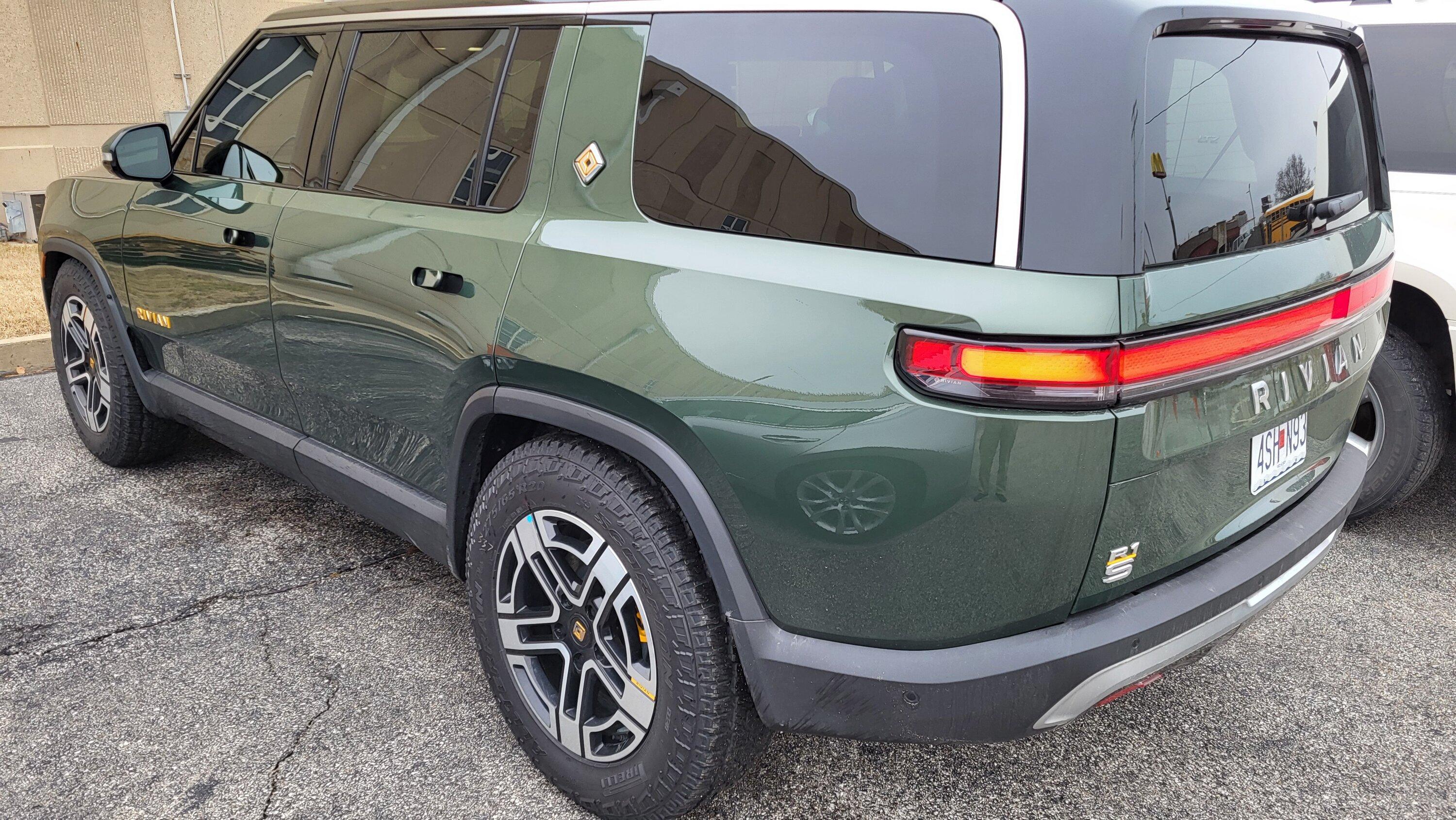 Rivian R1T R1S Got the second best vehicle I've ever driven as a loaner :) 20240129_095010