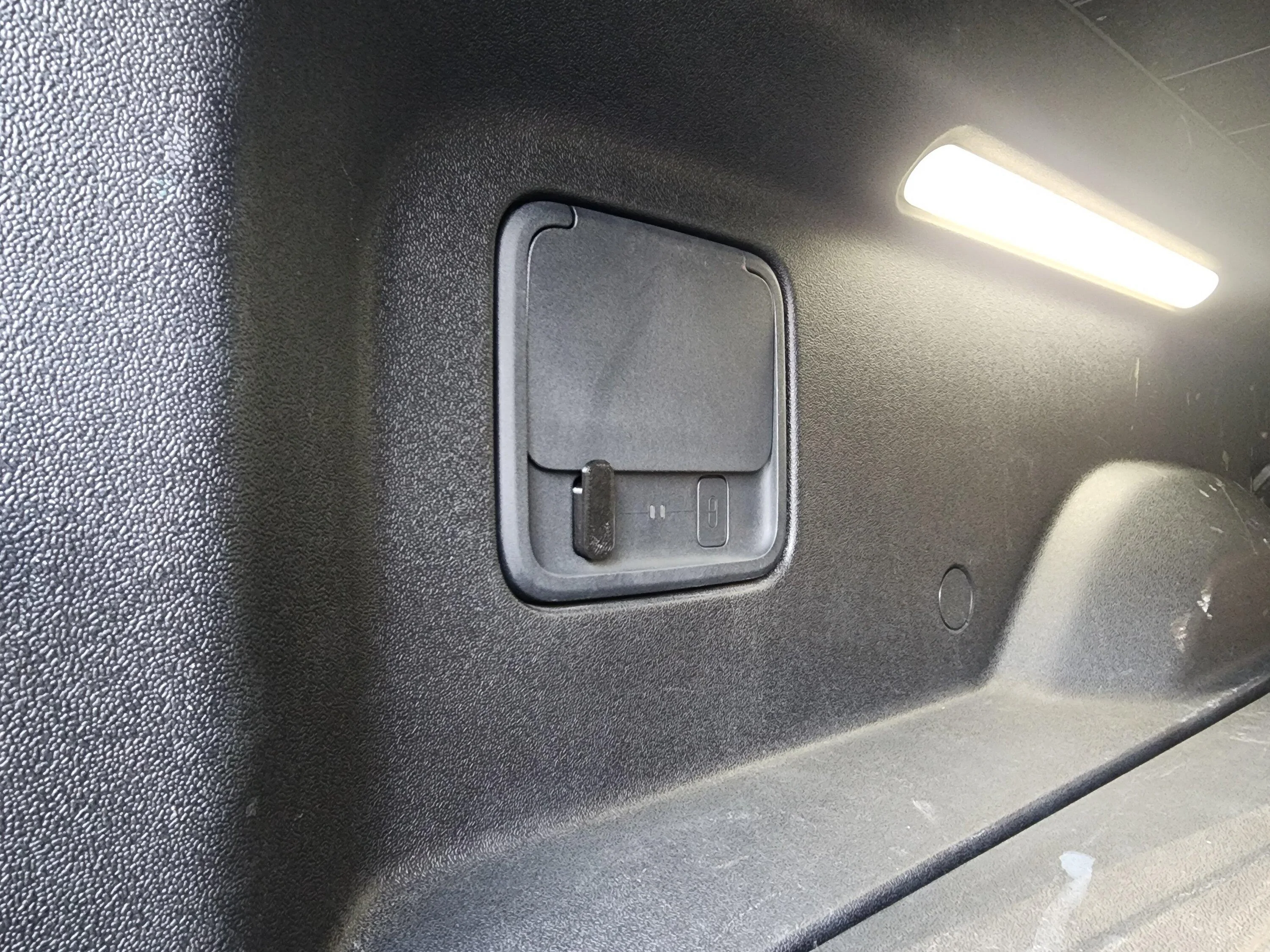 Rivian R1T R1S Compressor cover doesn't latch? 20231125_084043