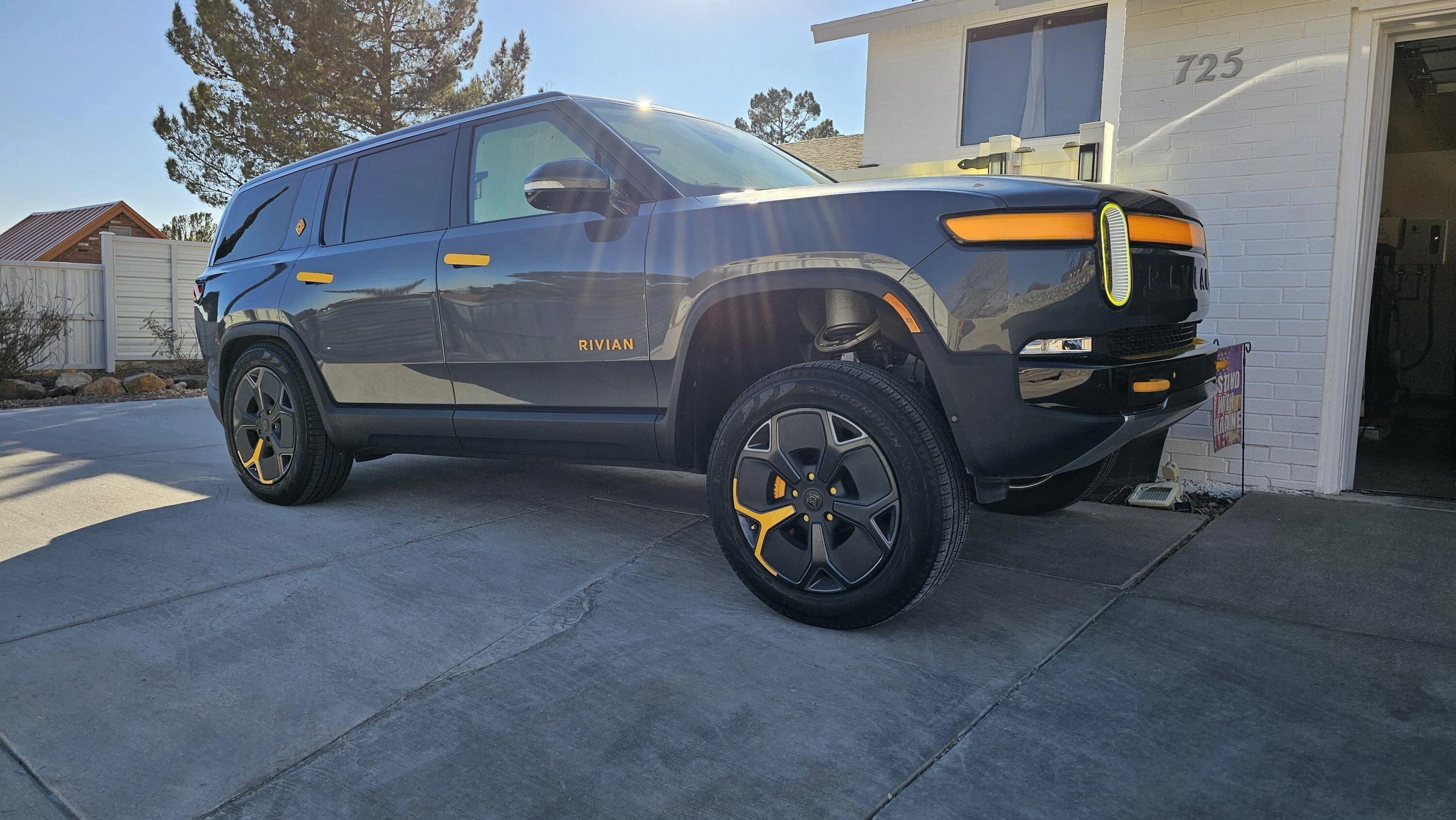Rivian R1T R1S Kneel Mode stresses suspension? 20240127_152254