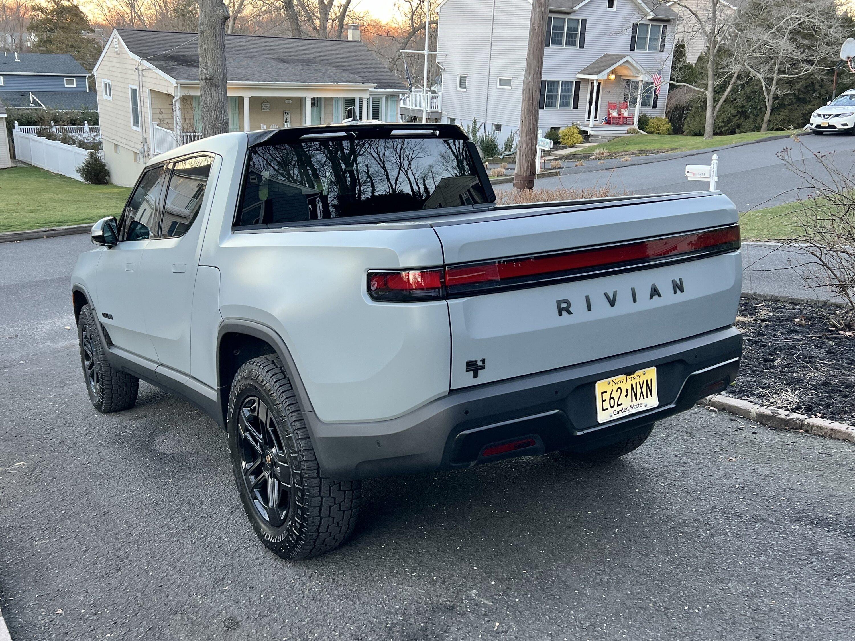 Rivian R1T R1S 2023 R1T Quad - Limestone "Stealth" - OC + Dark Ash Interior IMG_4575
