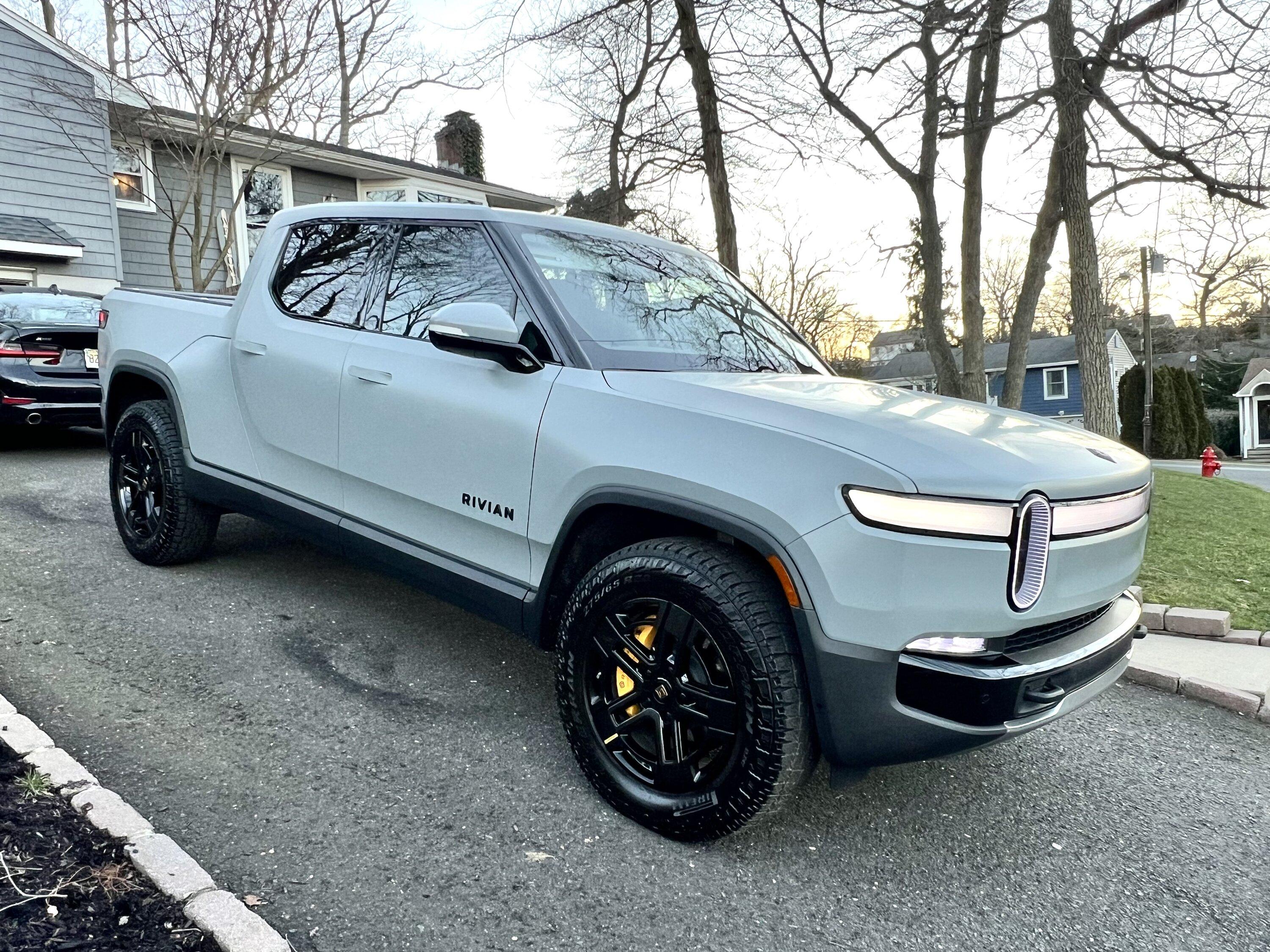 Rivian R1T R1S 2023 R1T Quad - Limestone "Stealth" - OC + Dark Ash Interior IMG_4580
