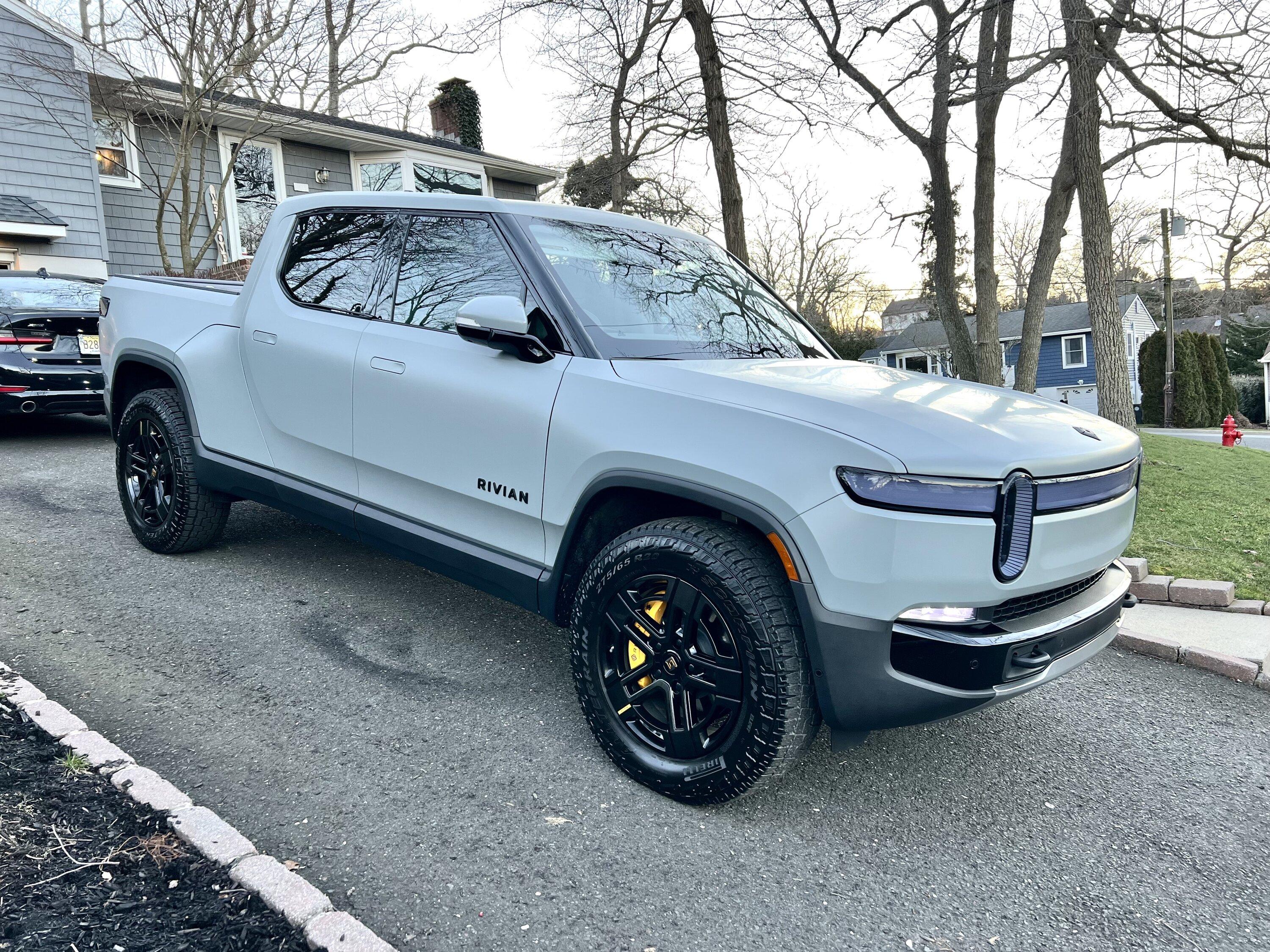 Rivian R1T R1S 2023 R1T Quad - Limestone "Stealth" - OC + Dark Ash Interior IMG_4581