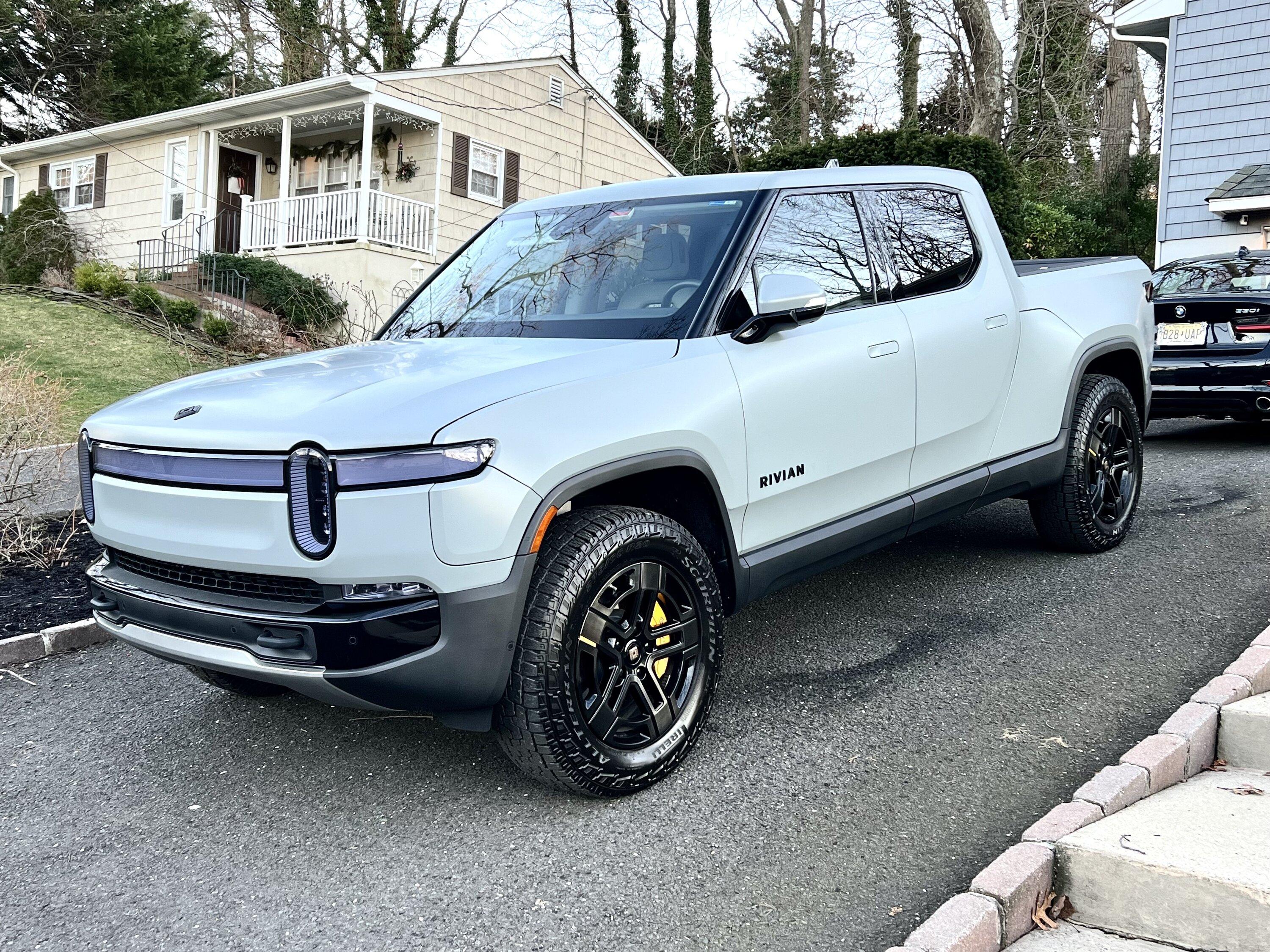 Rivian R1T R1S 2023 R1T Quad - Limestone "Stealth" - OC + Dark Ash Interior IMG_4584