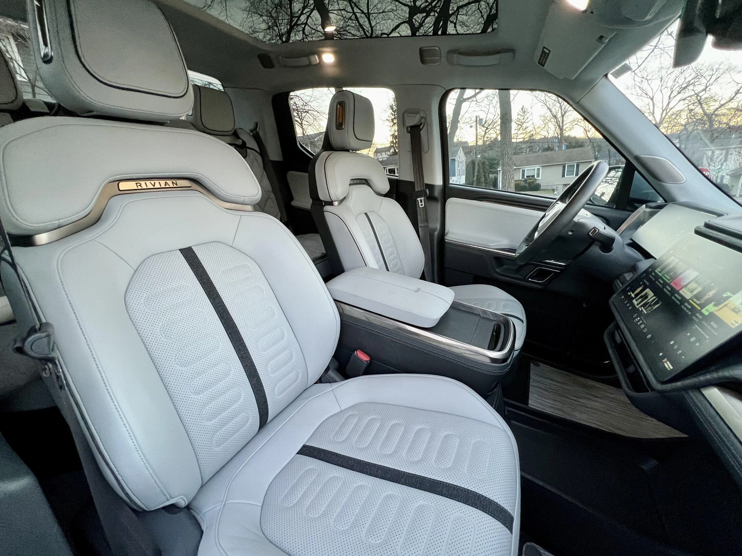 Rivian R1T R1S 2023 R1T Quad - Limestone "Stealth" - OC + Dark Ash Interior IMG_4597