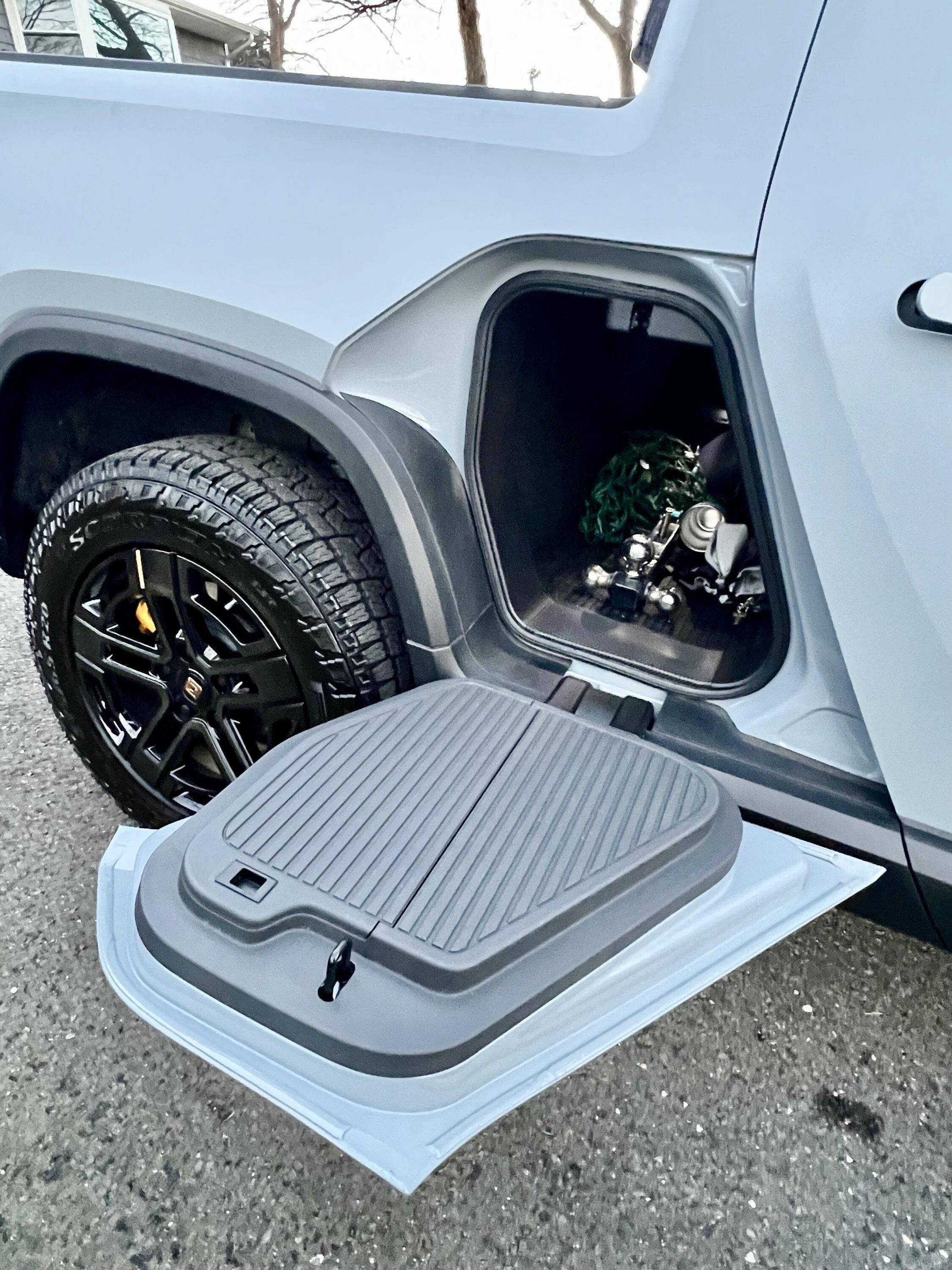 Rivian R1T R1S 2023 R1T Quad - Limestone "Stealth" - OC + Dark Ash Interior IMG_4612