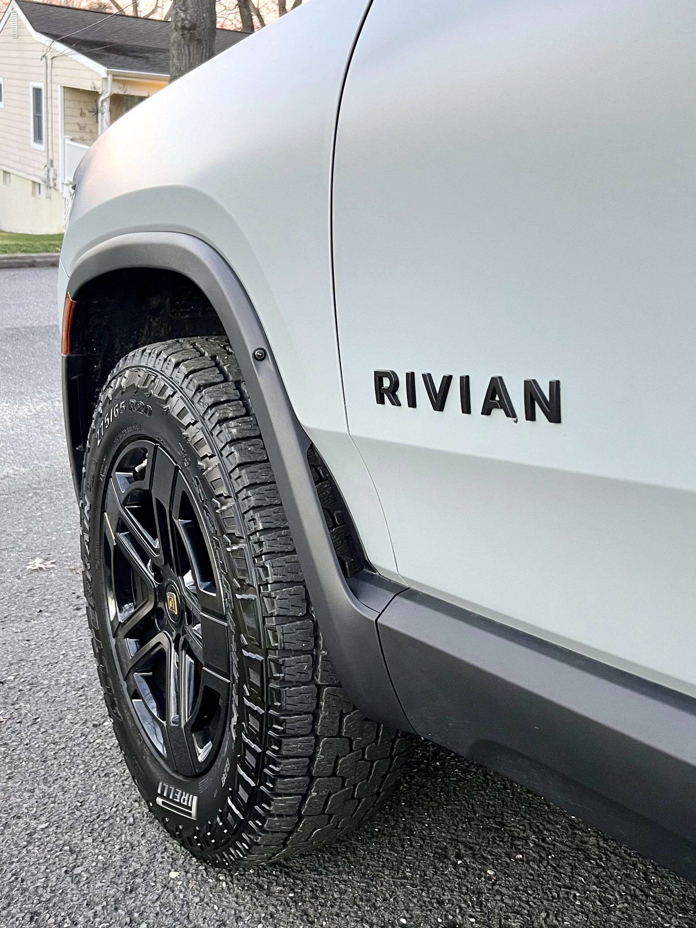Rivian R1T R1S 2023 R1T Quad - Limestone "Stealth" - OC + Dark Ash Interior IMG_4615