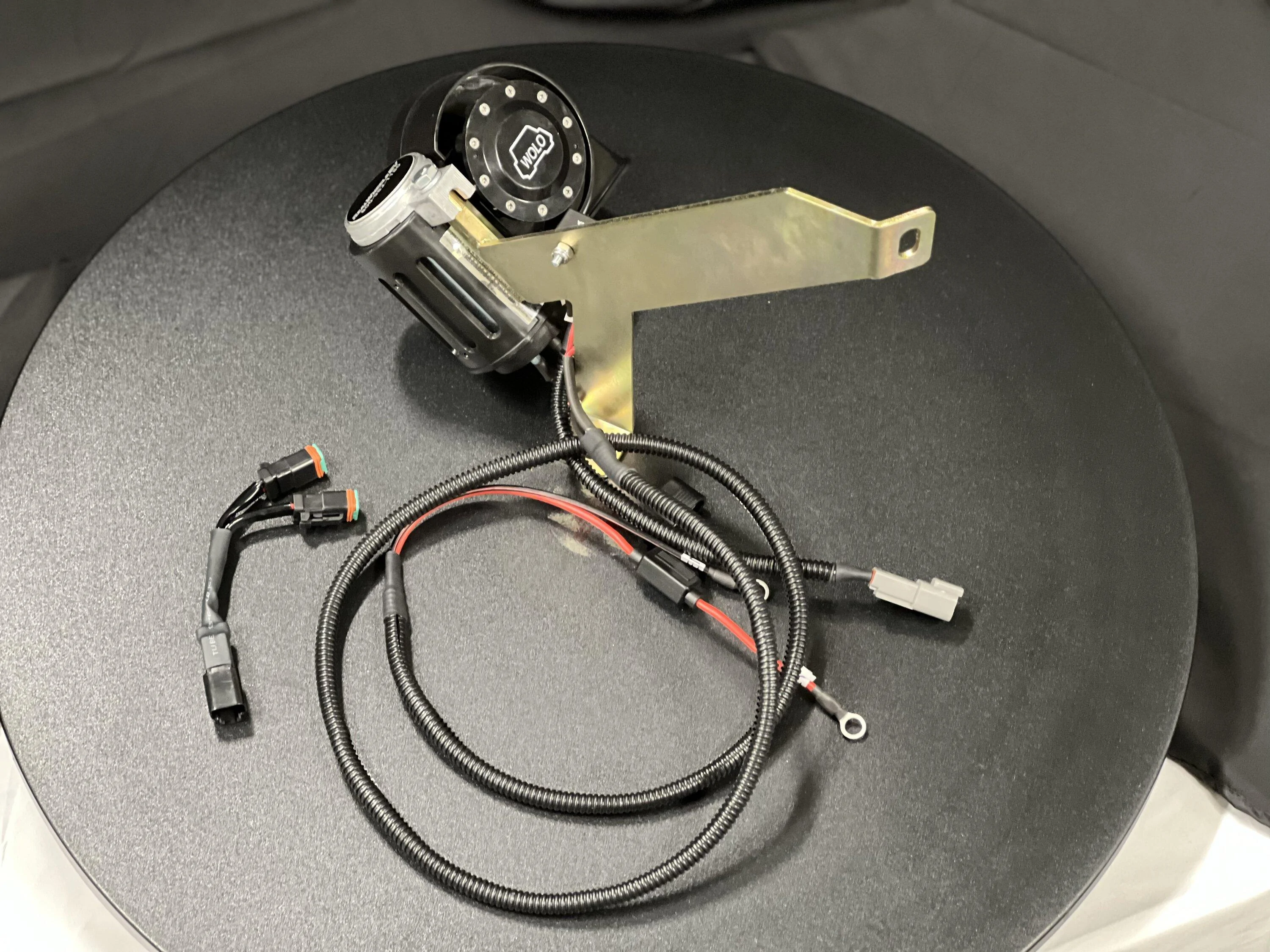 Rivian R1T R1S RealWheels EV Horn Upgrade Kit - Review & Sound Clips Videos 324039F2-8CE2-4837-B915-8B60E15474C7