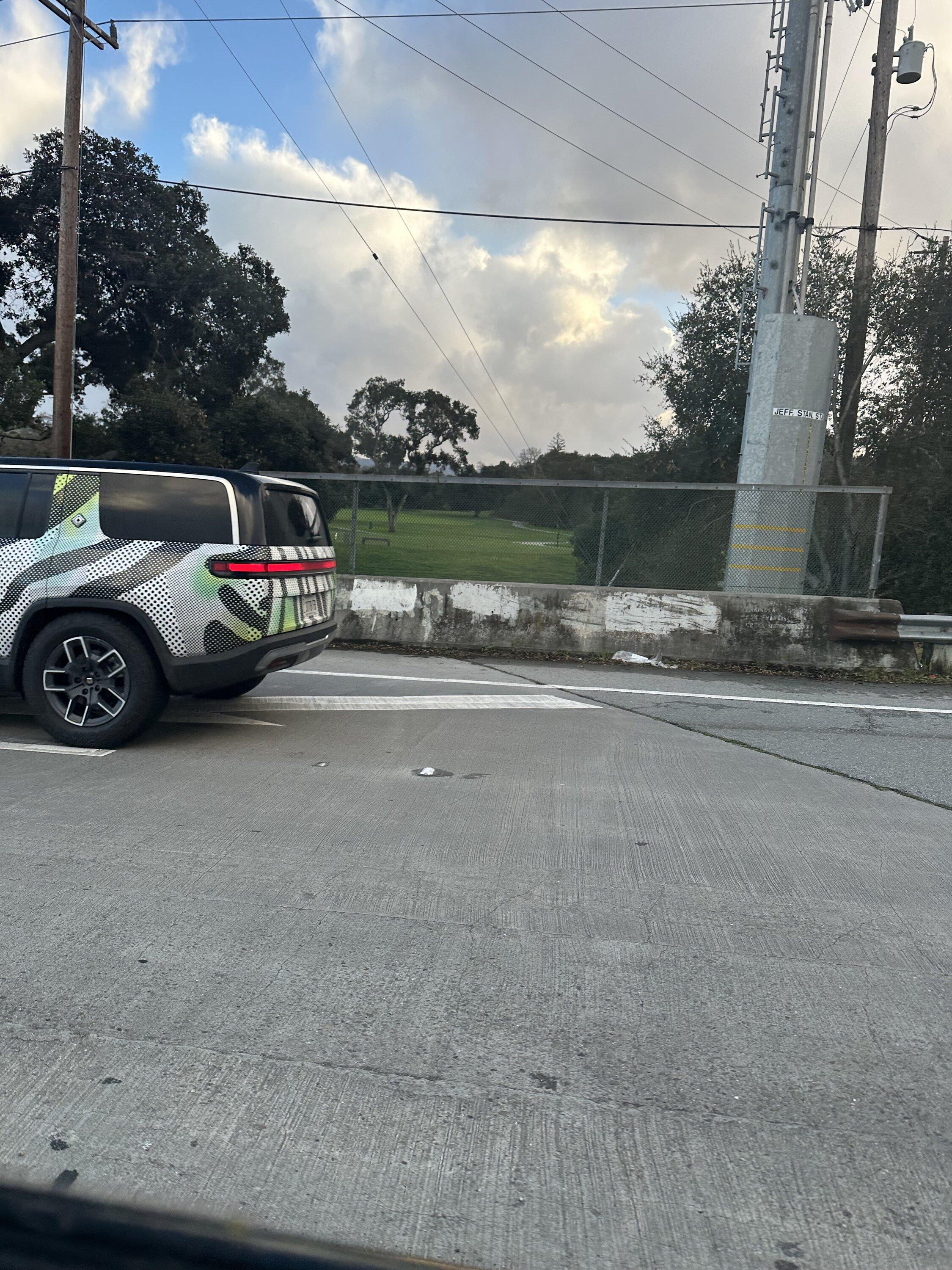 Rivian R1T R1S R1 refresh prototypes spotted with new hardware? IMG_2920