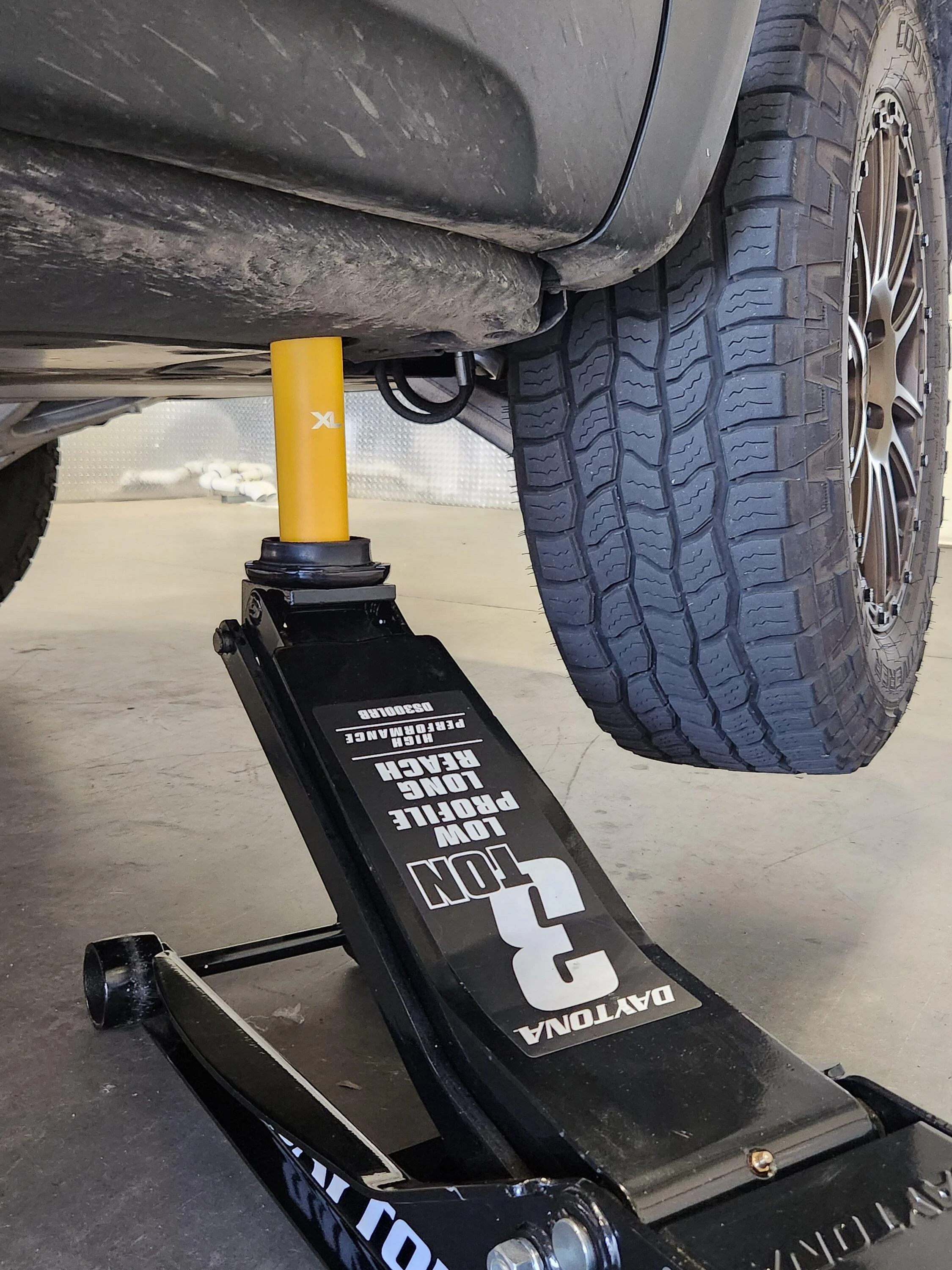 Rivian R1T R1S JackStands with Rivian 20231007_084053