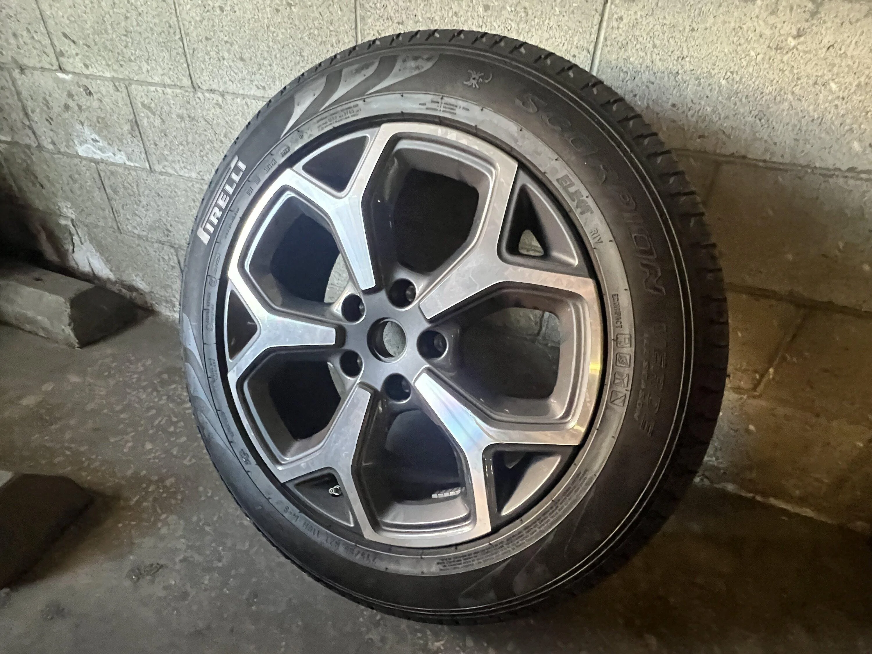 Rivian R1T R1S 21" Road Wheel For Sale. IMG-3167
