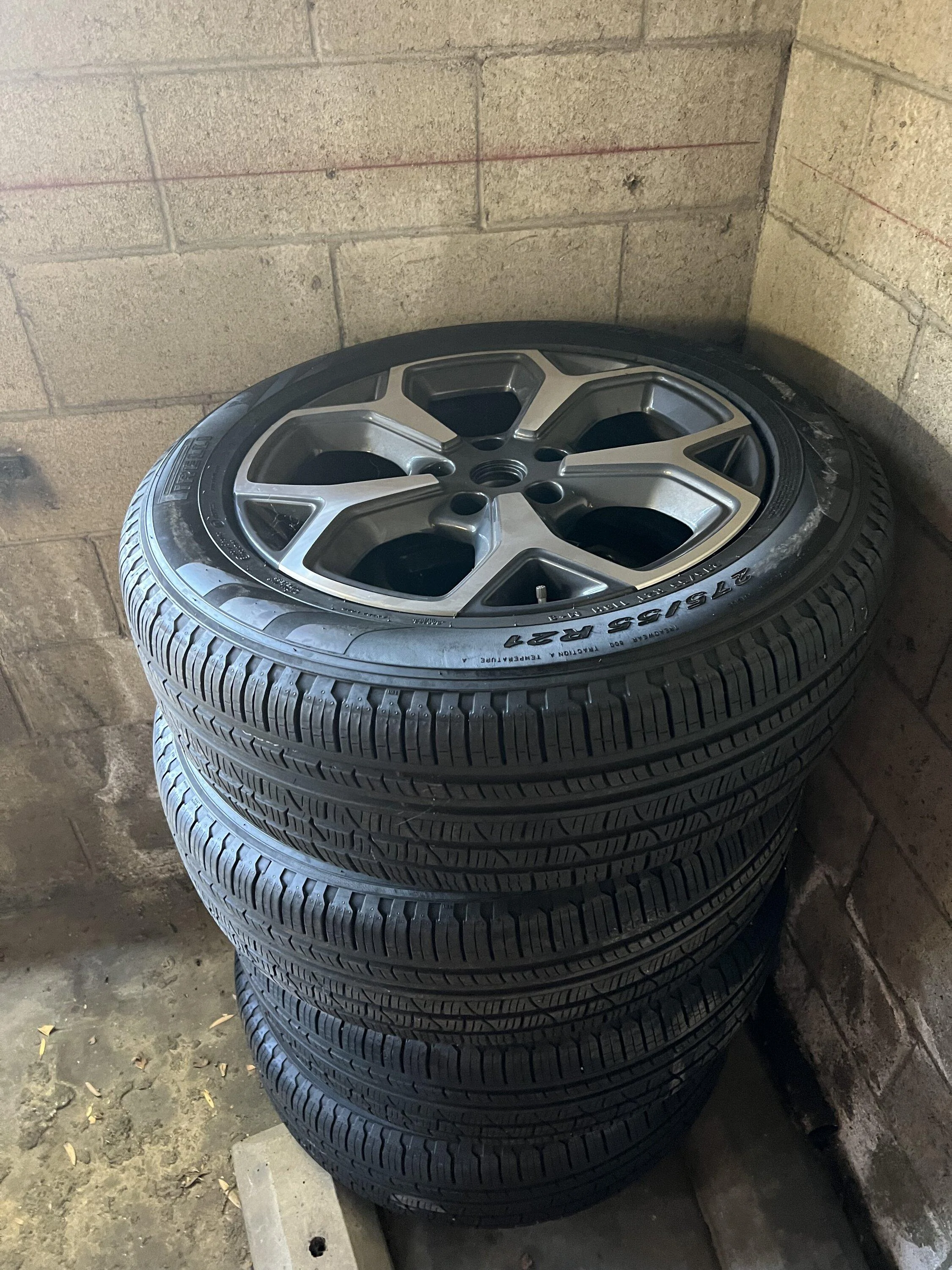 Rivian R1T R1S 21" Road Wheel For Sale. IMG-3173