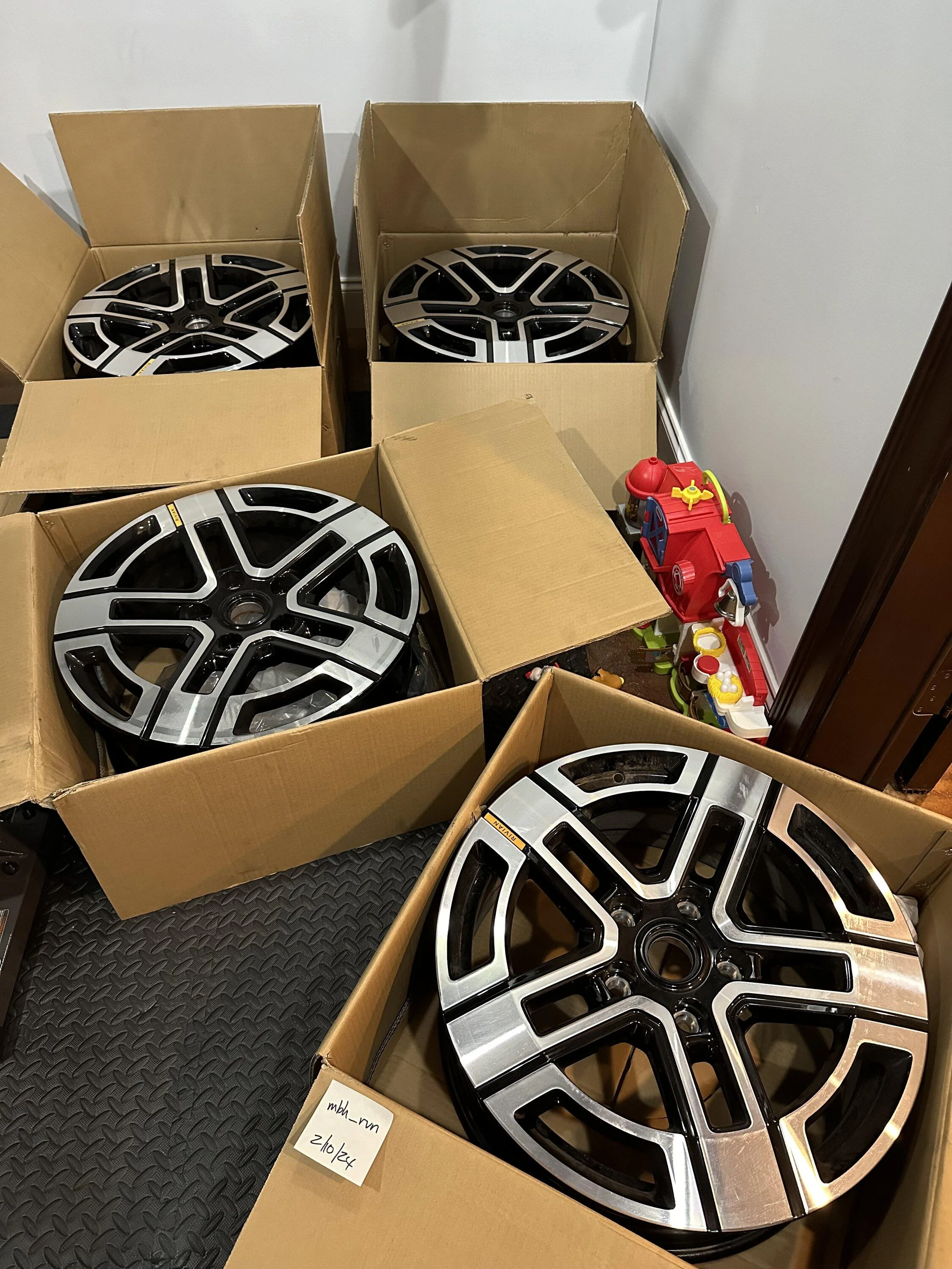 Rivian R1T R1S 20" AT brights wheels only - like new IMG_3266