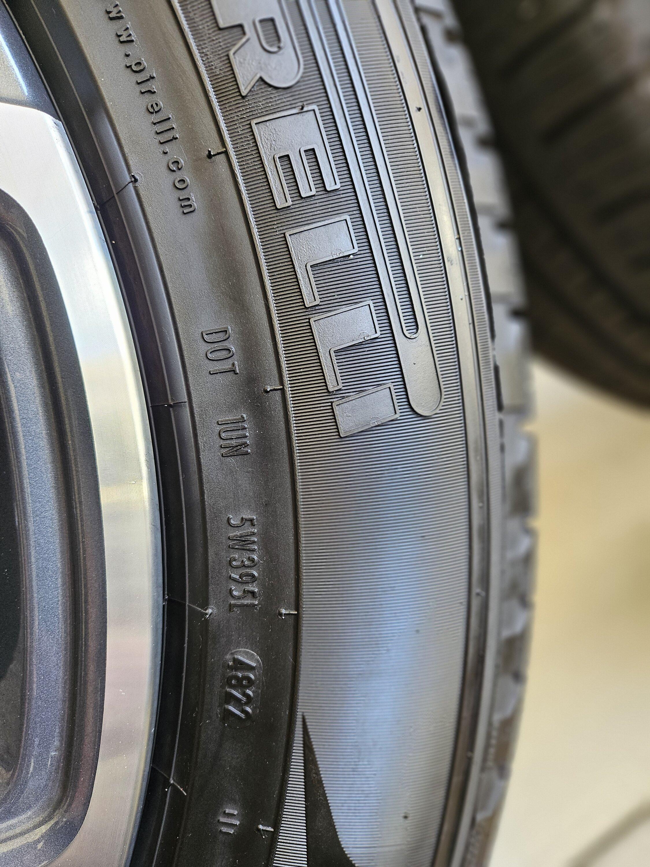 Rivian R1T R1S 21" Wheels from 2023 R1T with 275/55/R21 Tires, Aero cover, and TPMS 20240211_133450