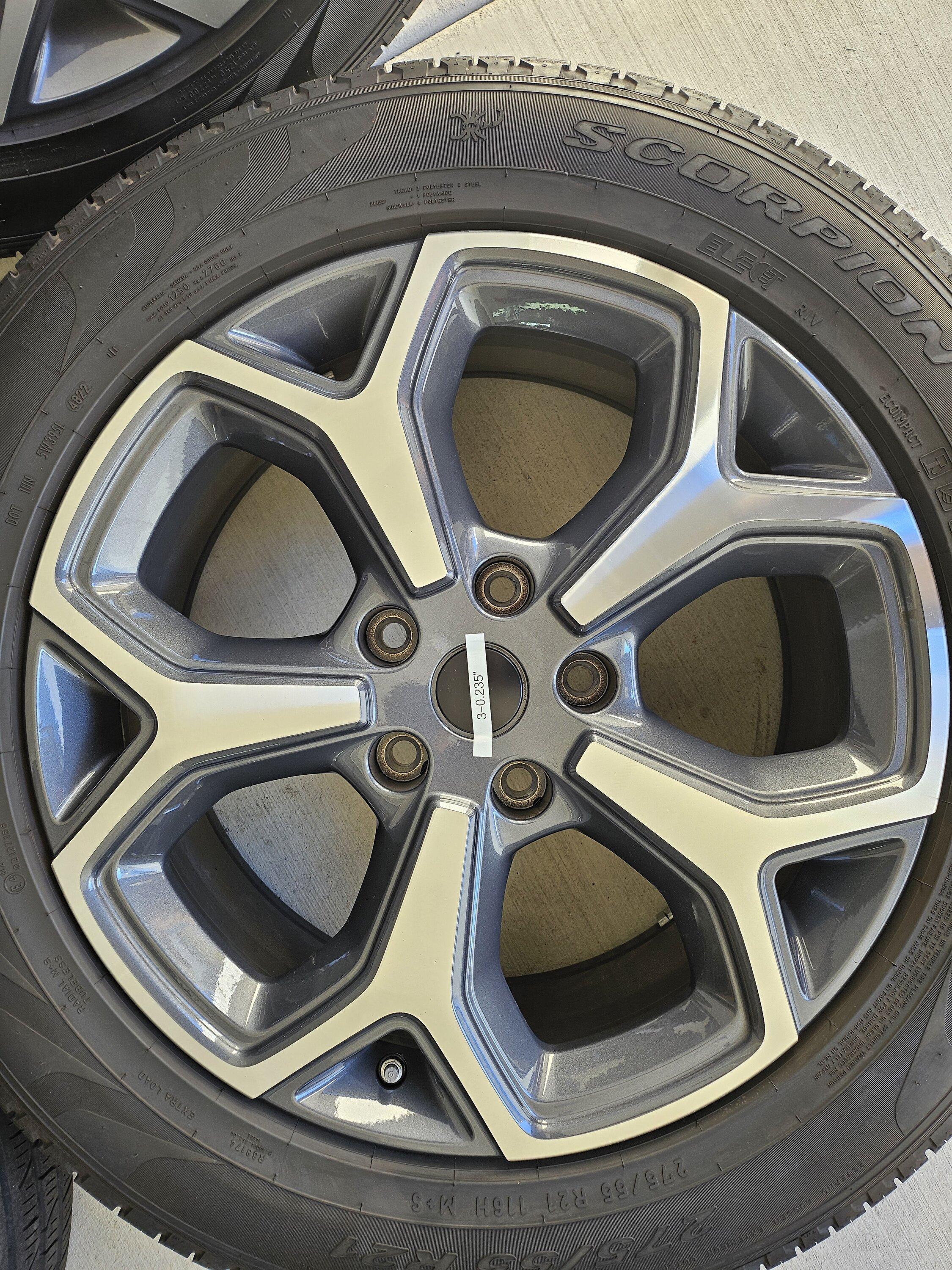 Rivian R1T R1S 21" Wheels from 2023 R1T with 275/55/R21 Tires, Aero cover, and TPMS 20240211_140240