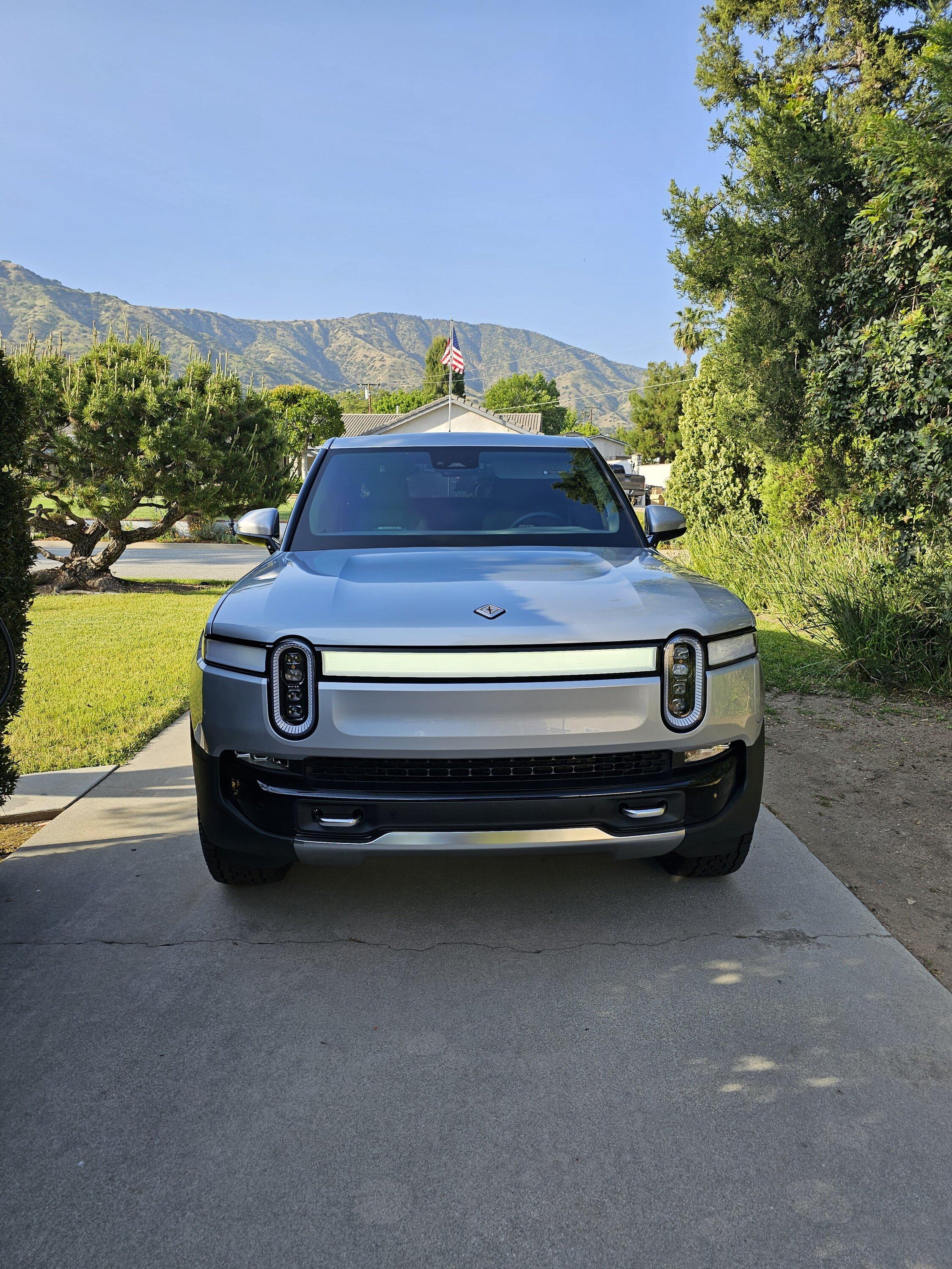 Rivian R1T R1S 2023 R1T Launch Edition Silver/Forest Edge 20230512_174337