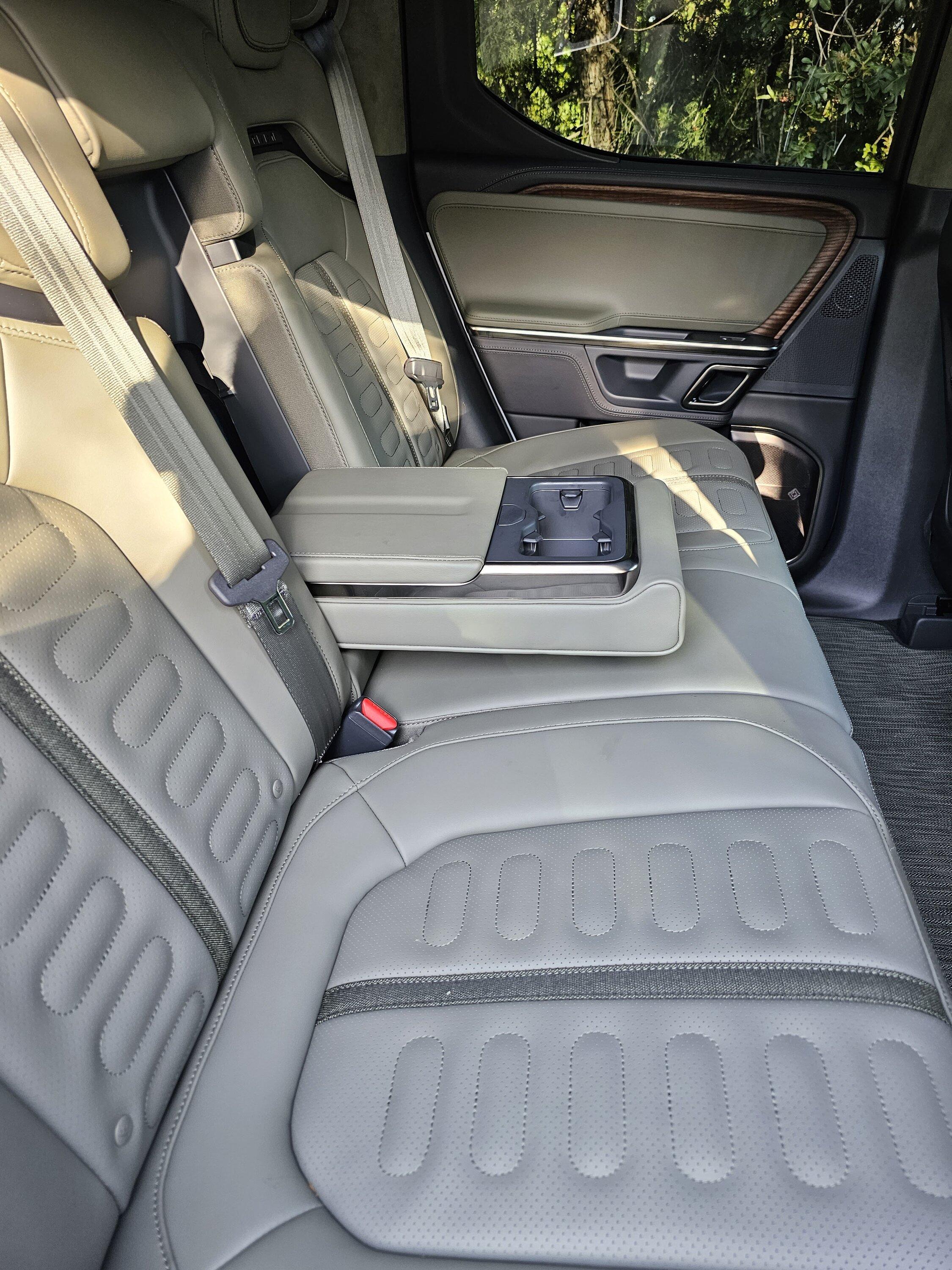 Rivian R1T R1S 2023 R1T Launch Edition Silver/Forest Edge 20230512_174426