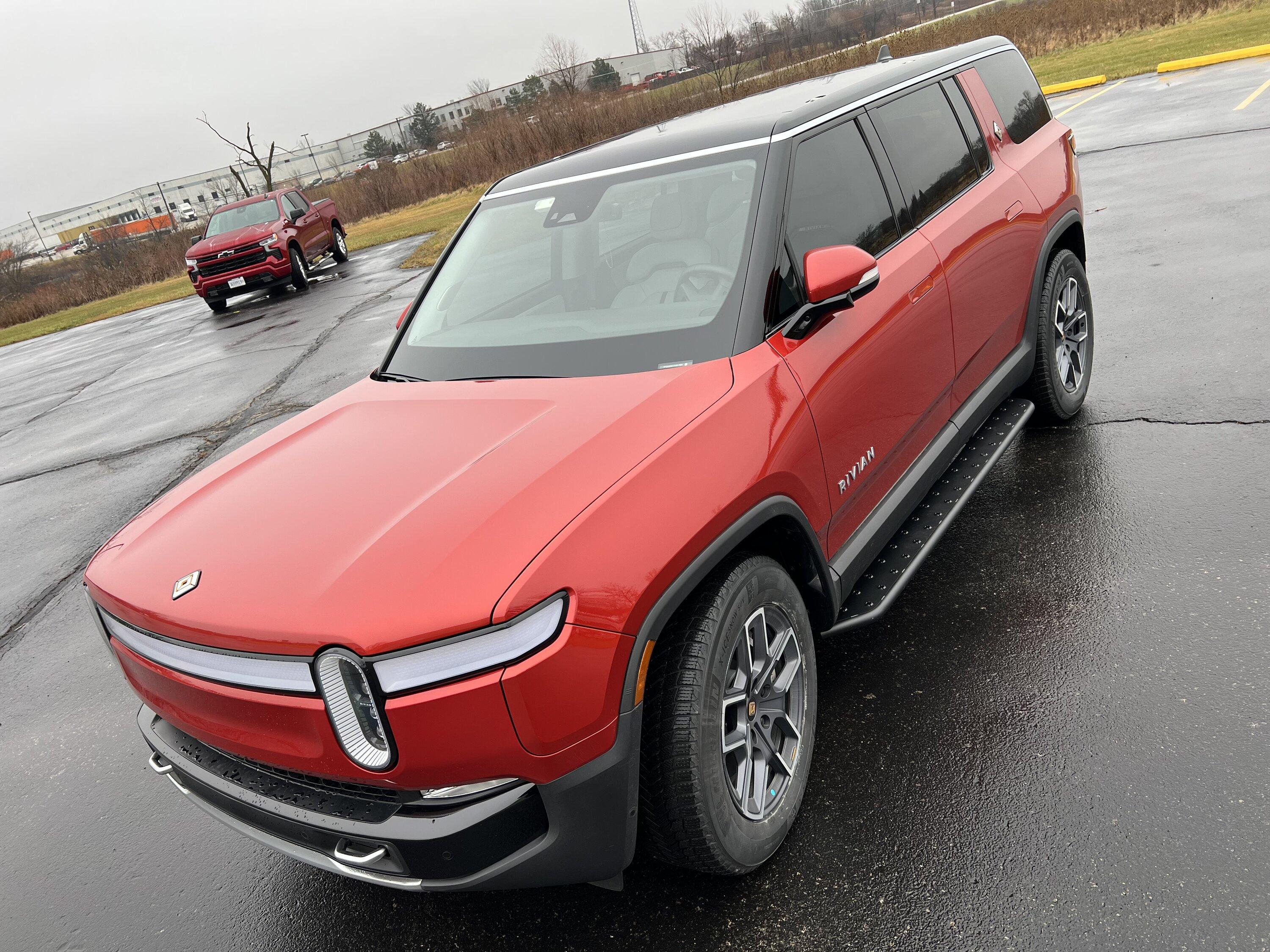 Rivian R1T R1S RealWheels EV Stainless Steel Running Boards IMG_3452.JPG