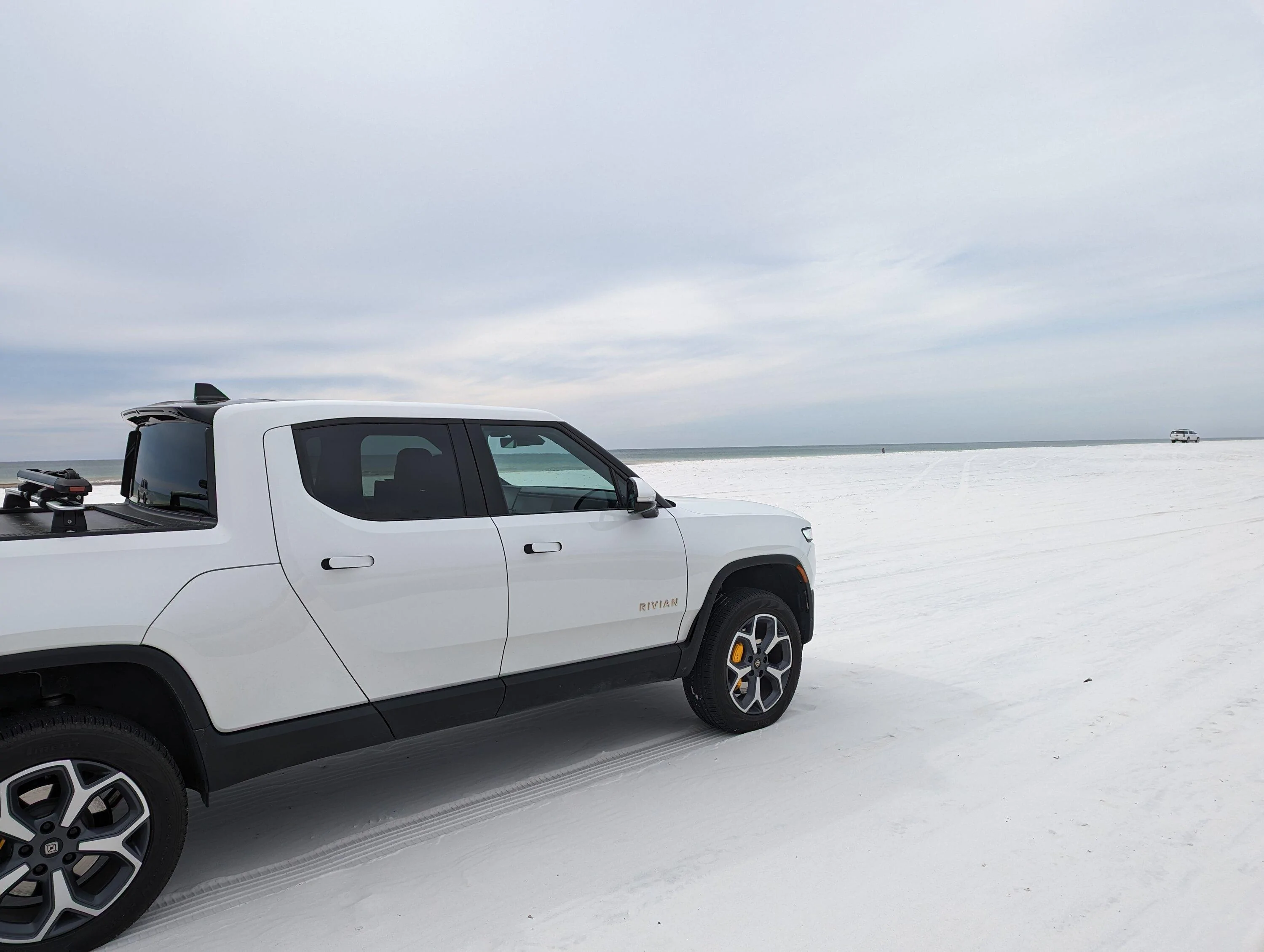 Rivian R1T R1S 21's on soft sand (beach) PXL_20240218_165723874