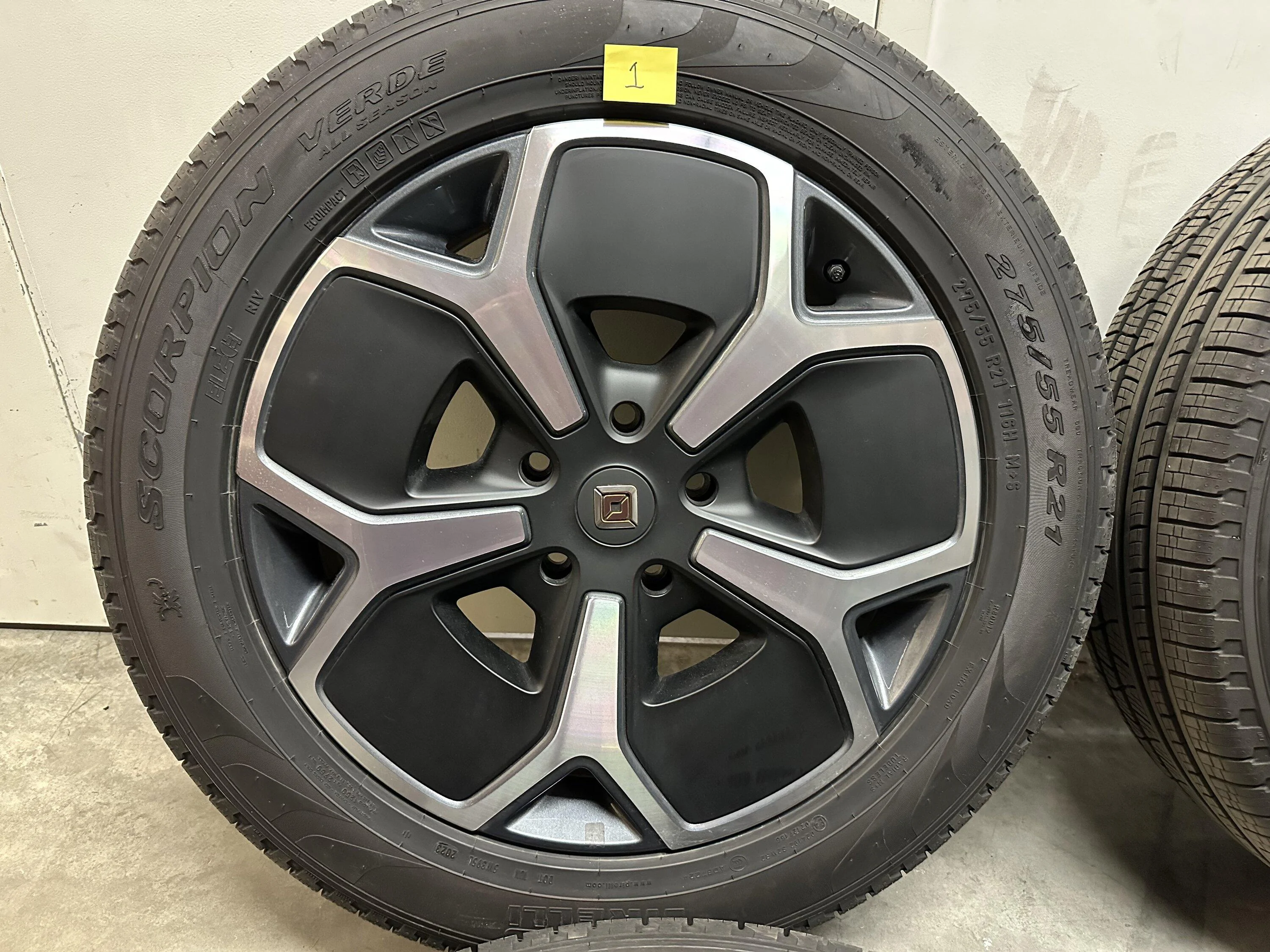 Rivian R1T R1S 21" Road Wheel Set - Only 1124 miles! IMG_0678
