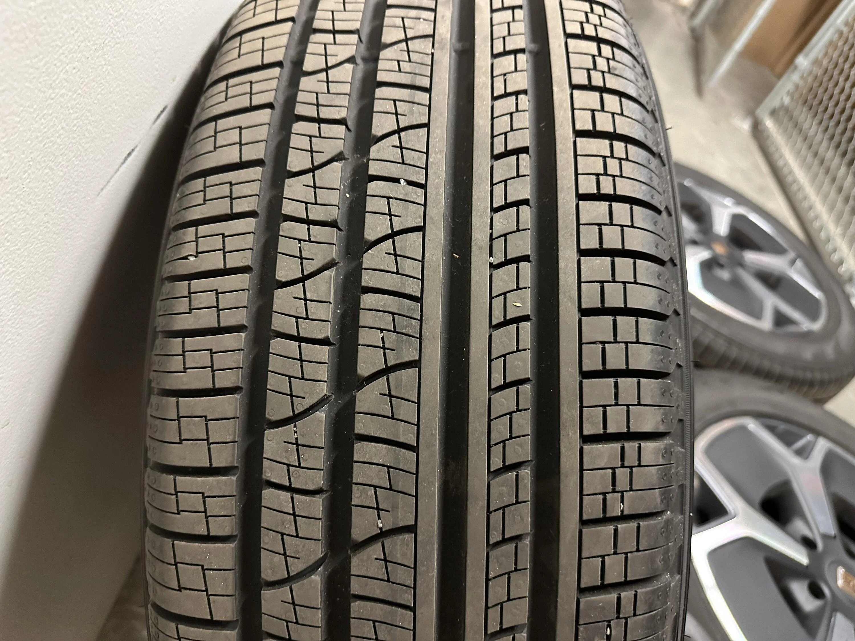 Rivian R1T R1S 21" Road Wheel Set - Only 1124 miles! IMG_0680