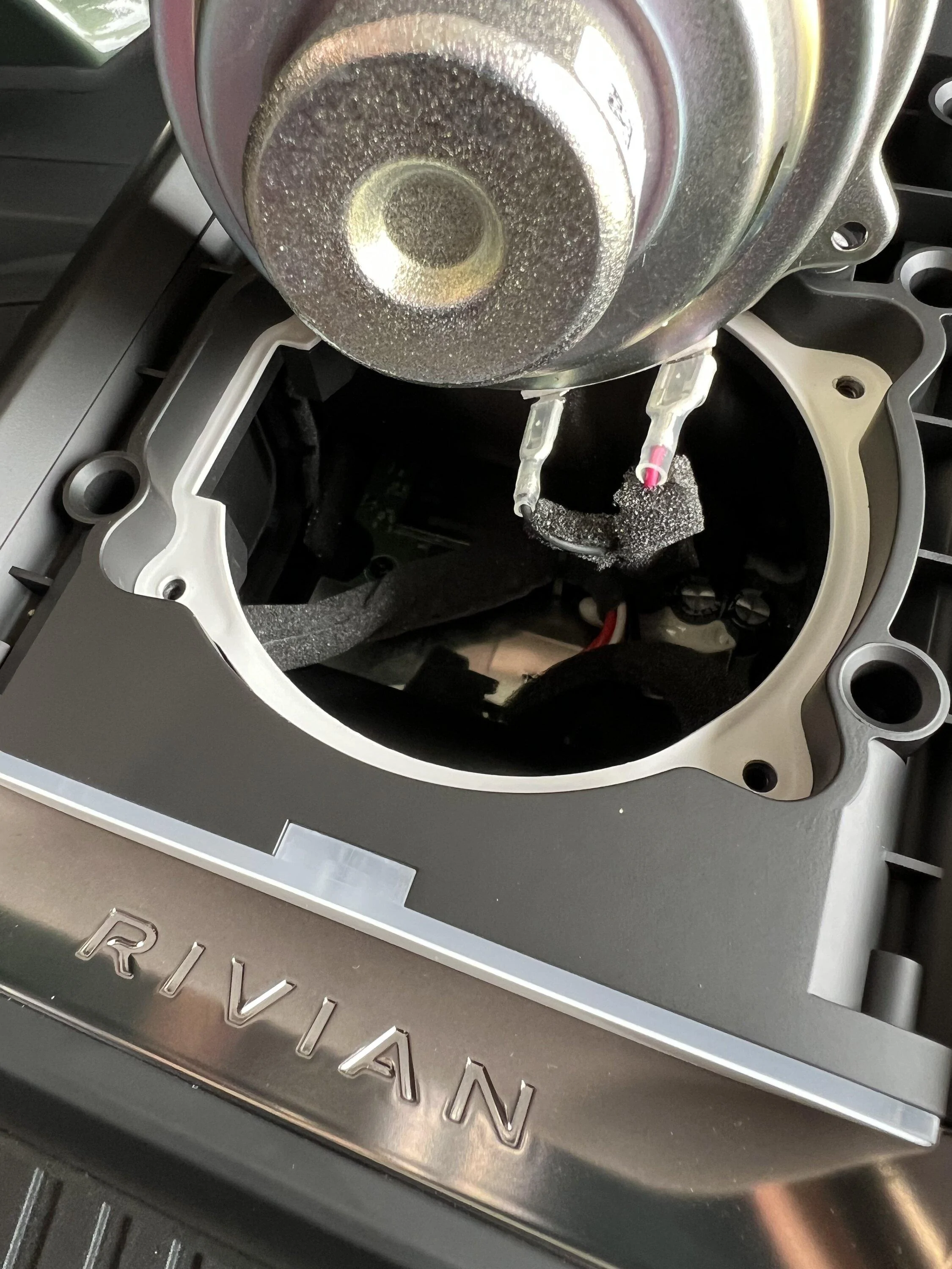 Rivian R1T R1S Camp Speaker Curiosity Teardown ? IMG_1038