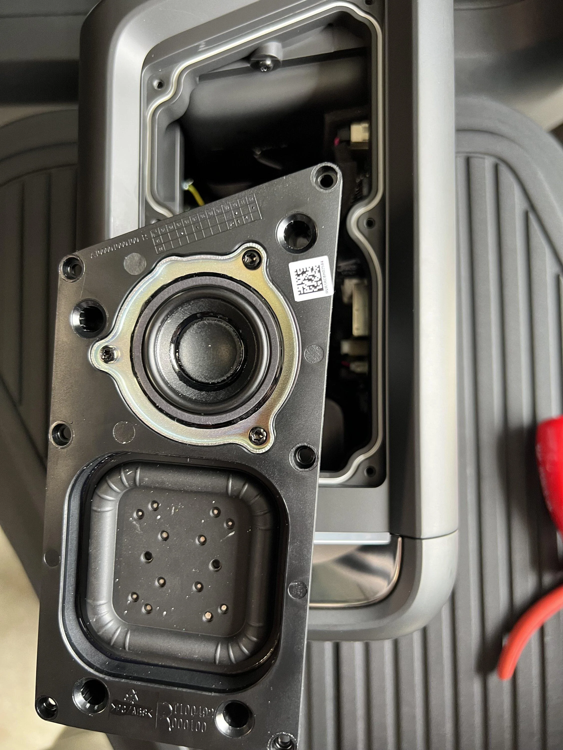 Rivian R1T R1S Camp Speaker Curiosity Teardown ? IMG_1041