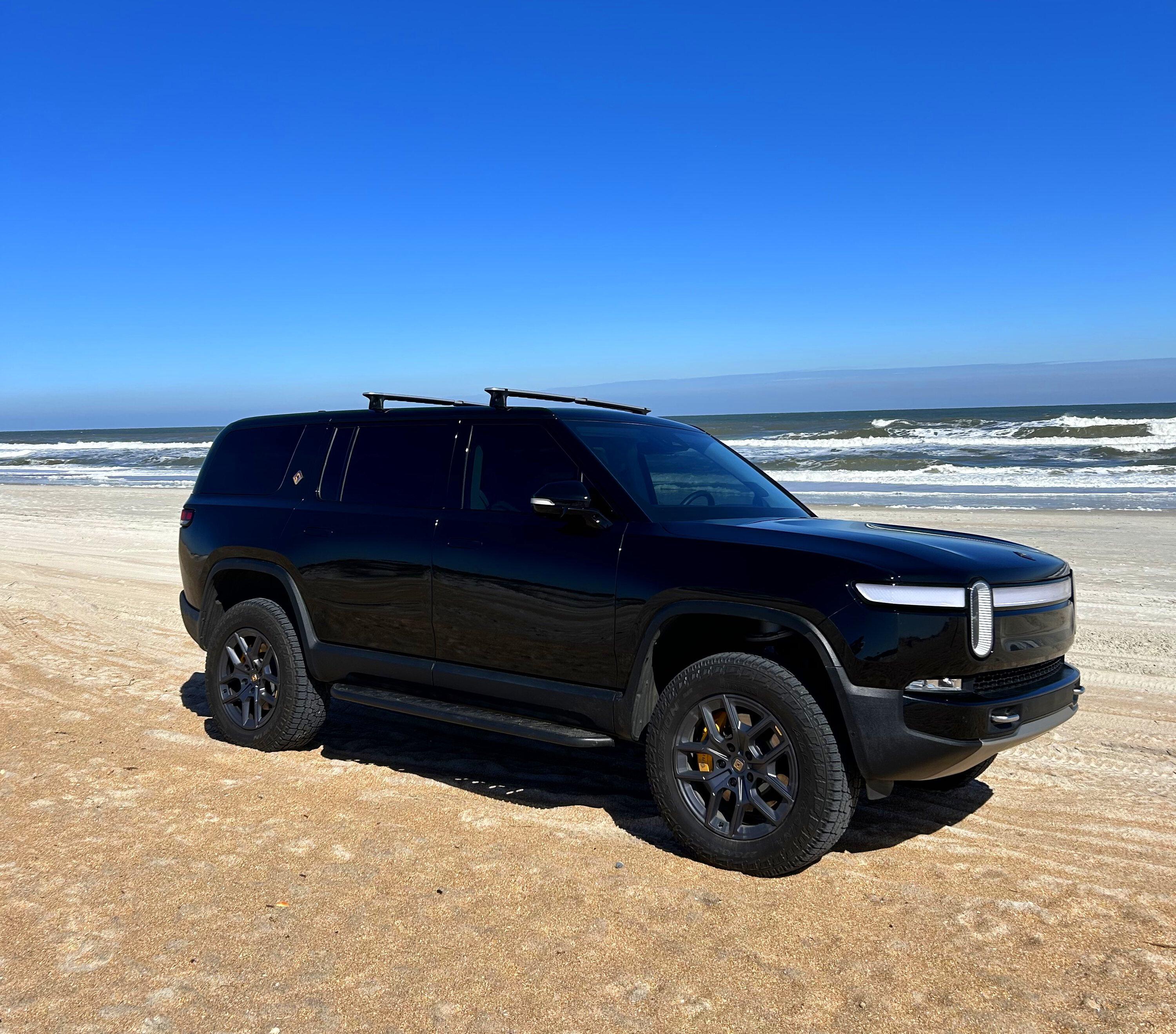 Rivian R1T R1S ATL_R1S Midnight Black Build IMG_1785
