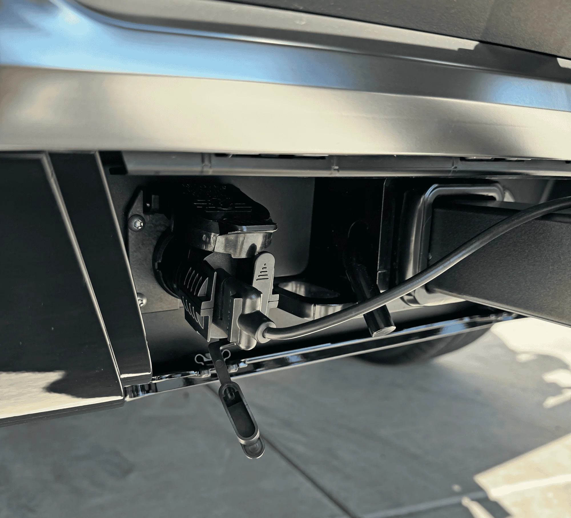 Rivian R1T R1S Kuat Piston Pro X hitch bike rack works great on R1S 1708897175035