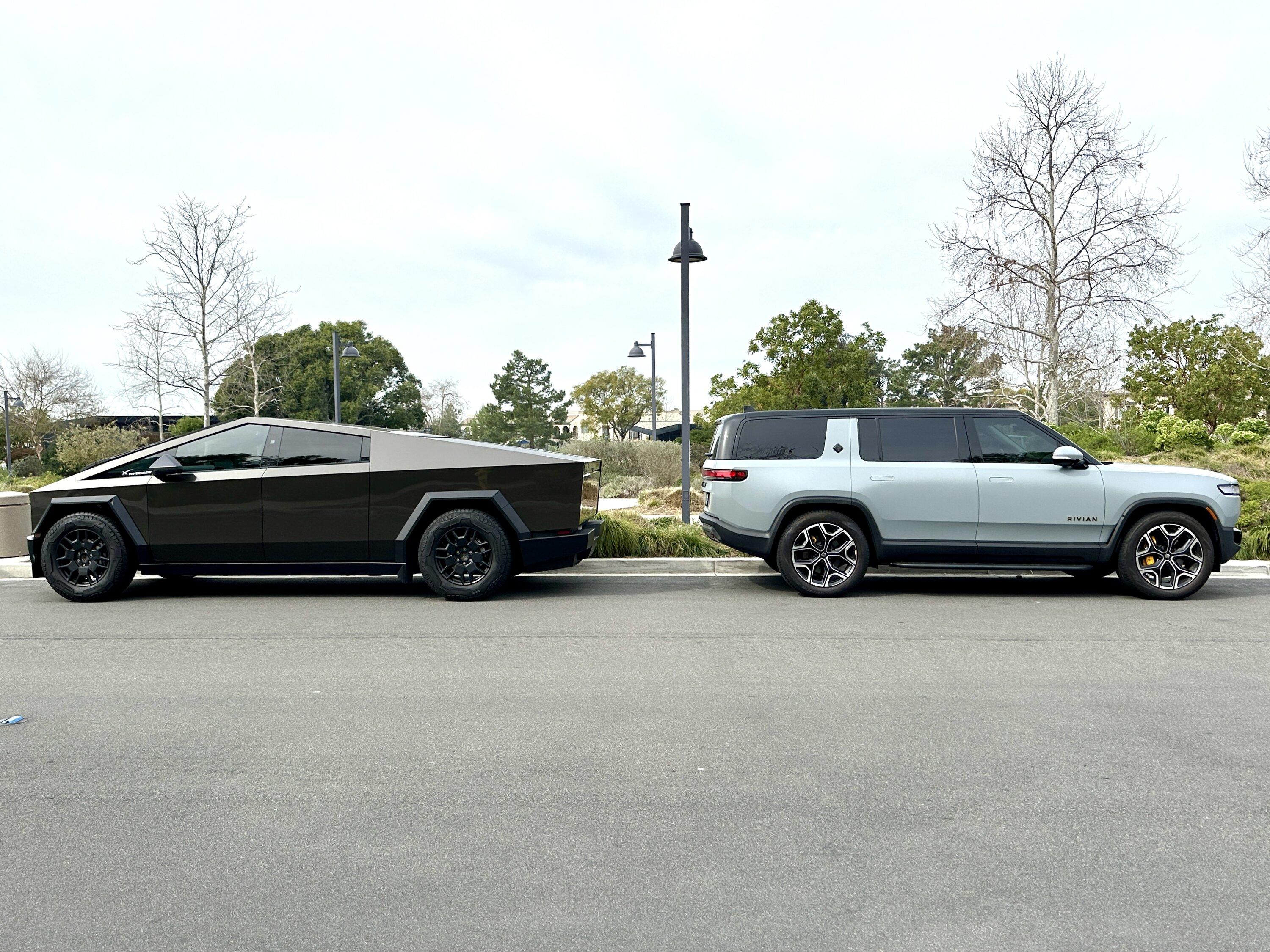 Rivian R1T R1S Cybertrucks in the wild - quick comment 1708927644133