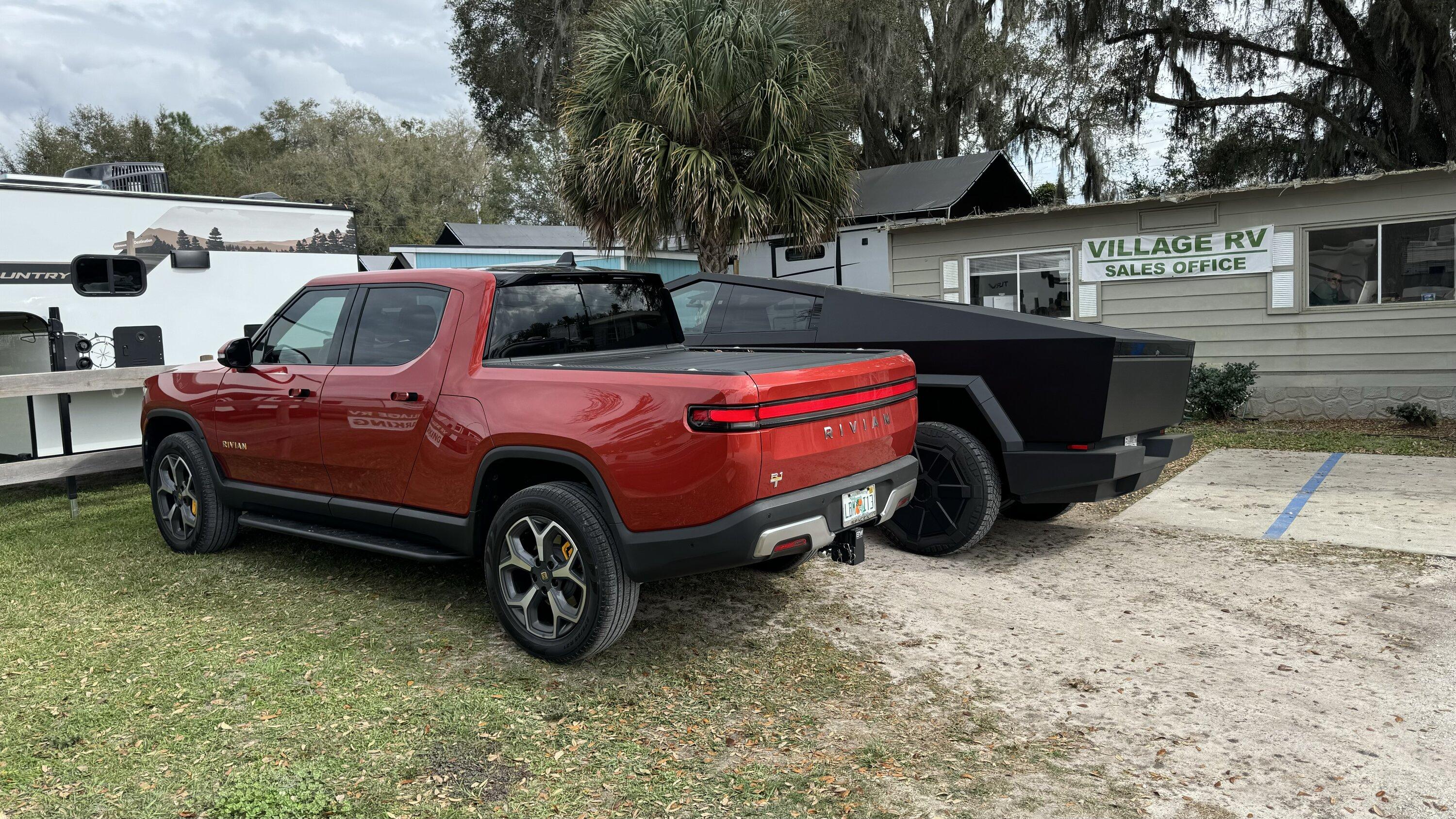 Rivian R1T R1S Cybertrucks in the wild - quick comment IMG_7572