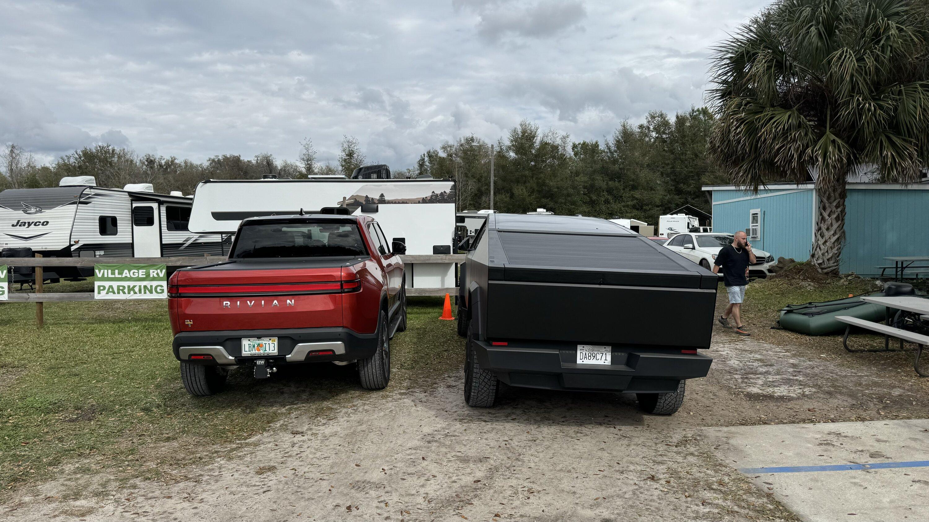 Rivian R1T R1S Cybertrucks in the wild - quick comment IMG_7573