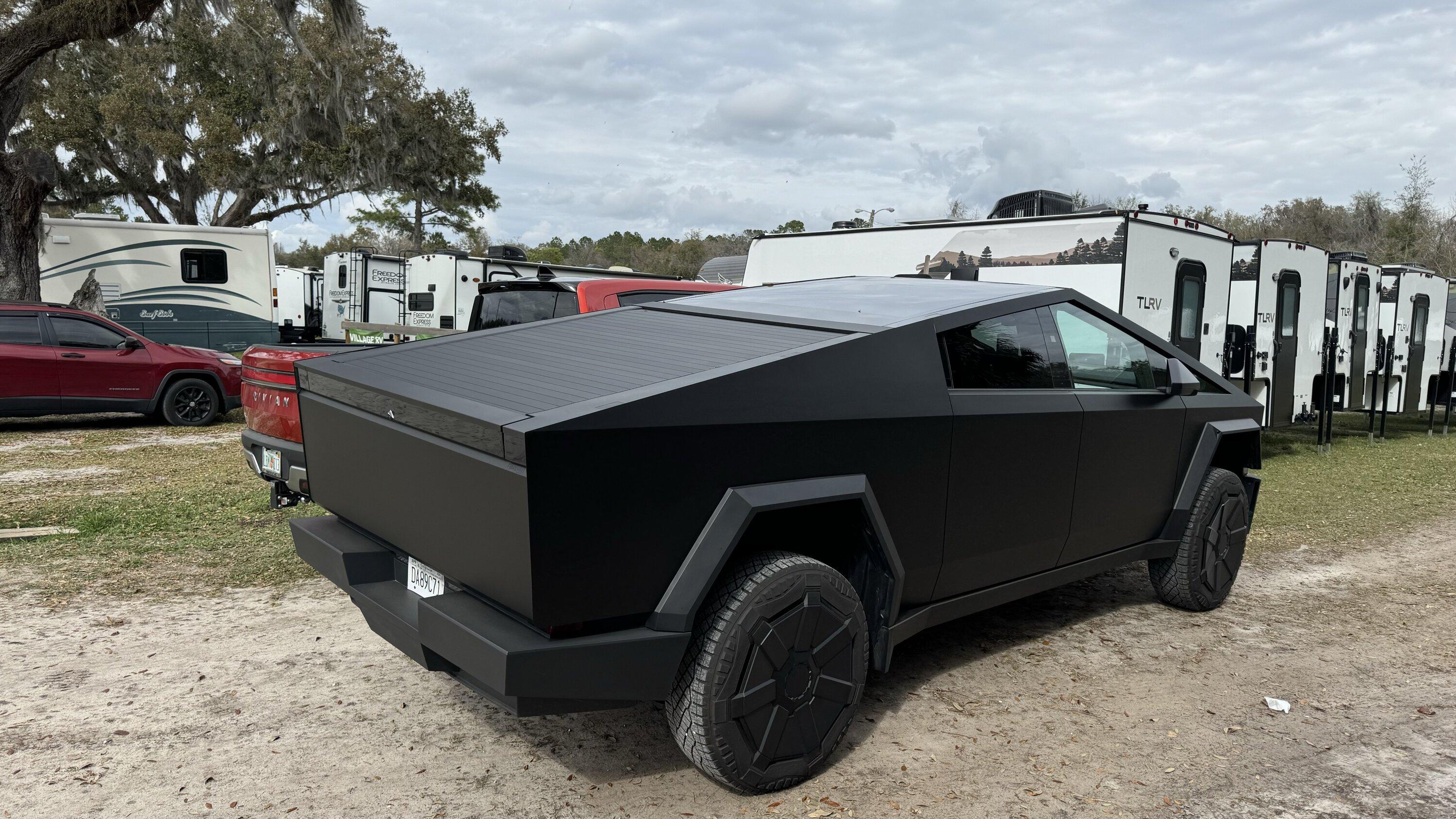 Rivian R1T R1S Cybertrucks in the wild - quick comment IMG_7574